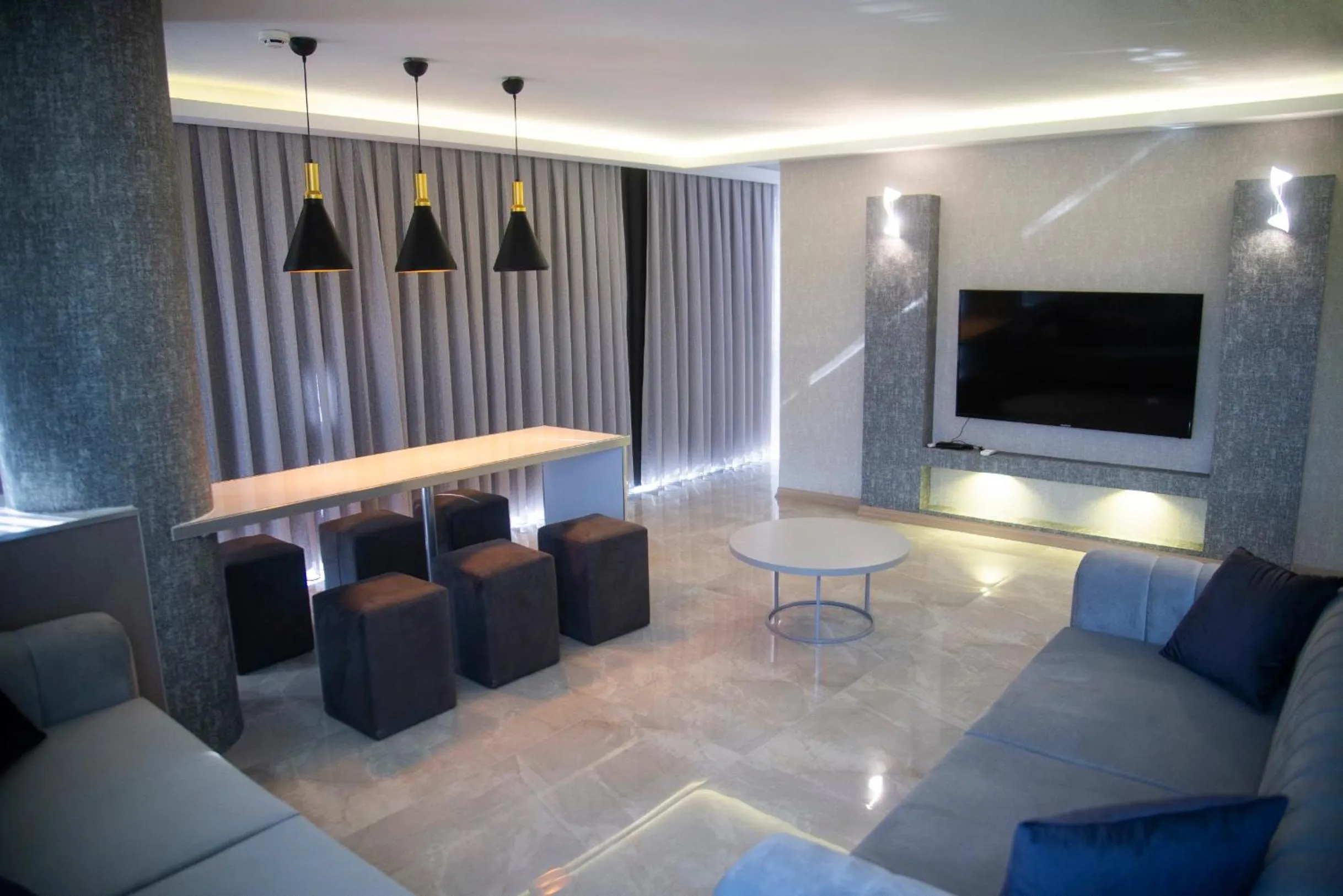 Kitchen or kitchenette in Le Luxe Suites Hotel