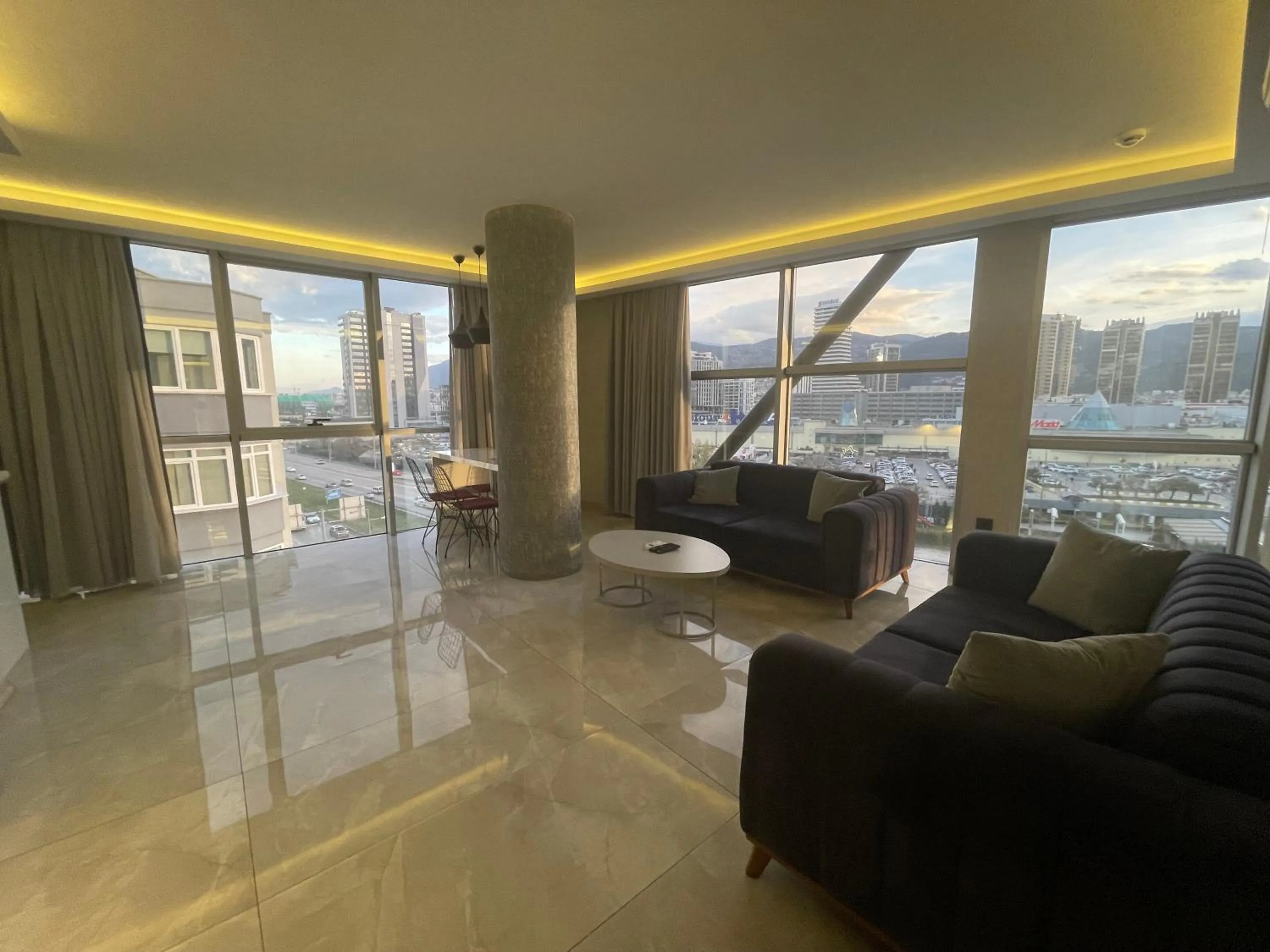 TV and multimedia in Le Luxe Suites Hotel