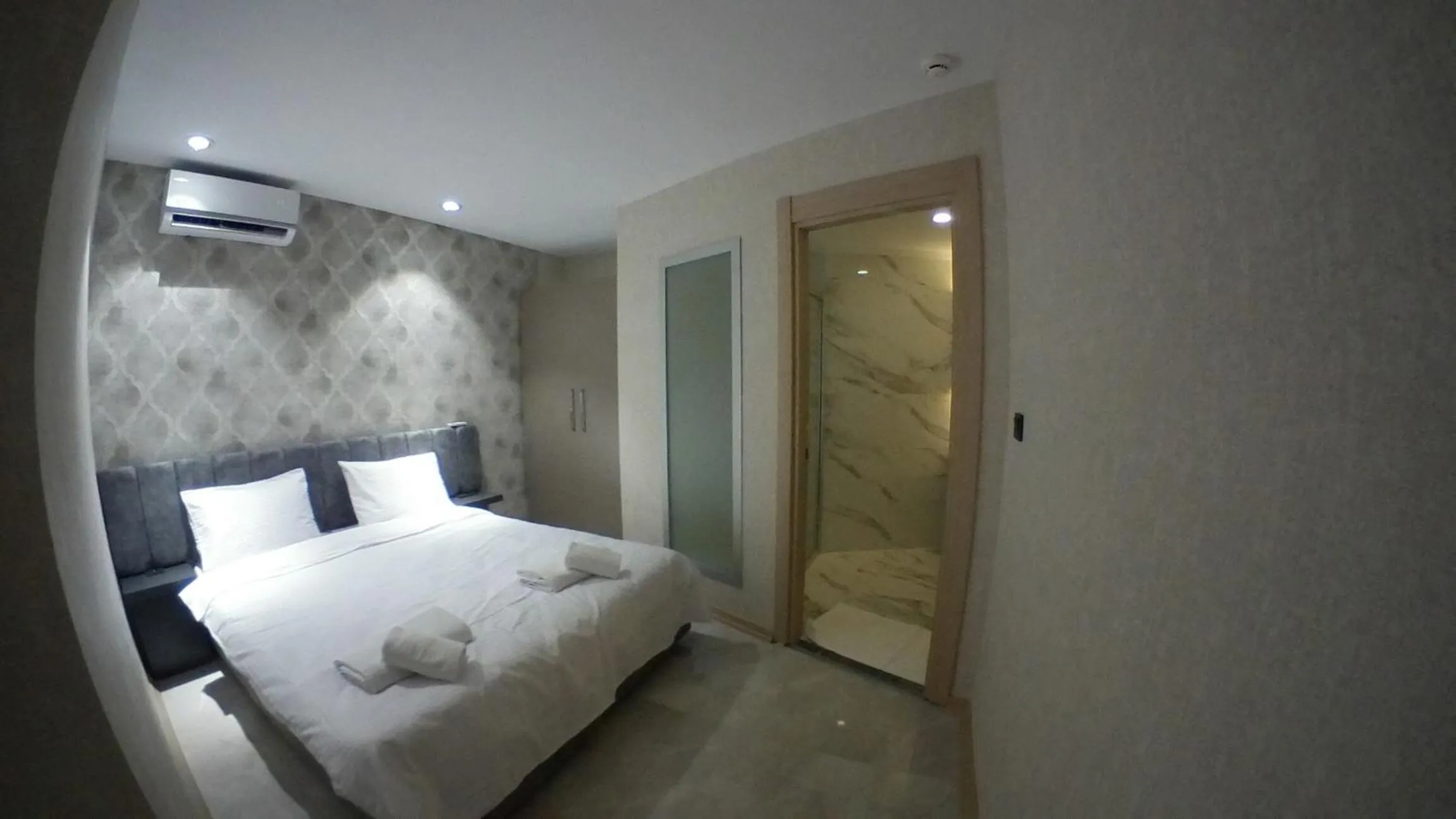 Bed in Le Luxe Suites Hotel