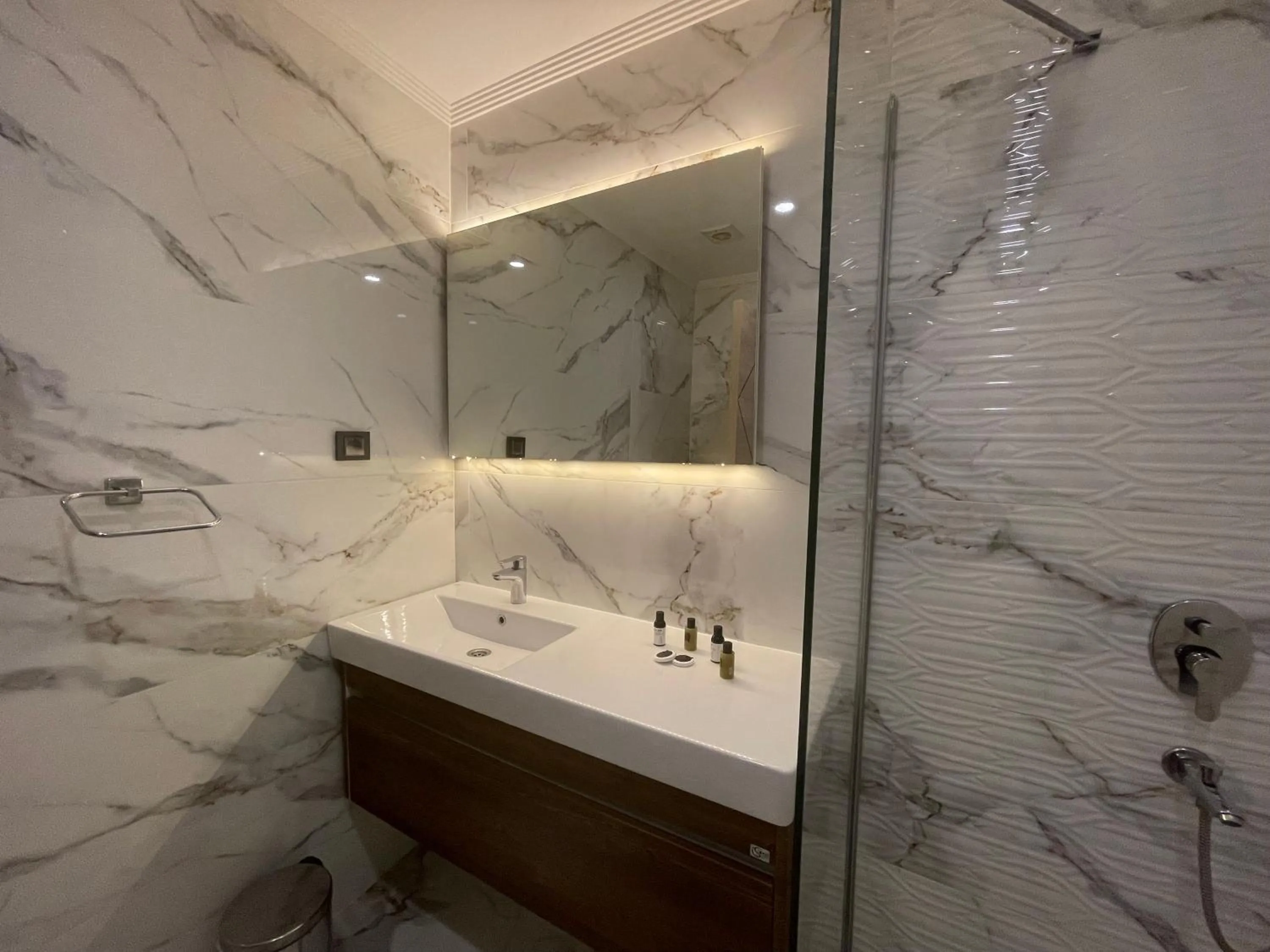 Bathroom in Le Luxe Suites Hotel