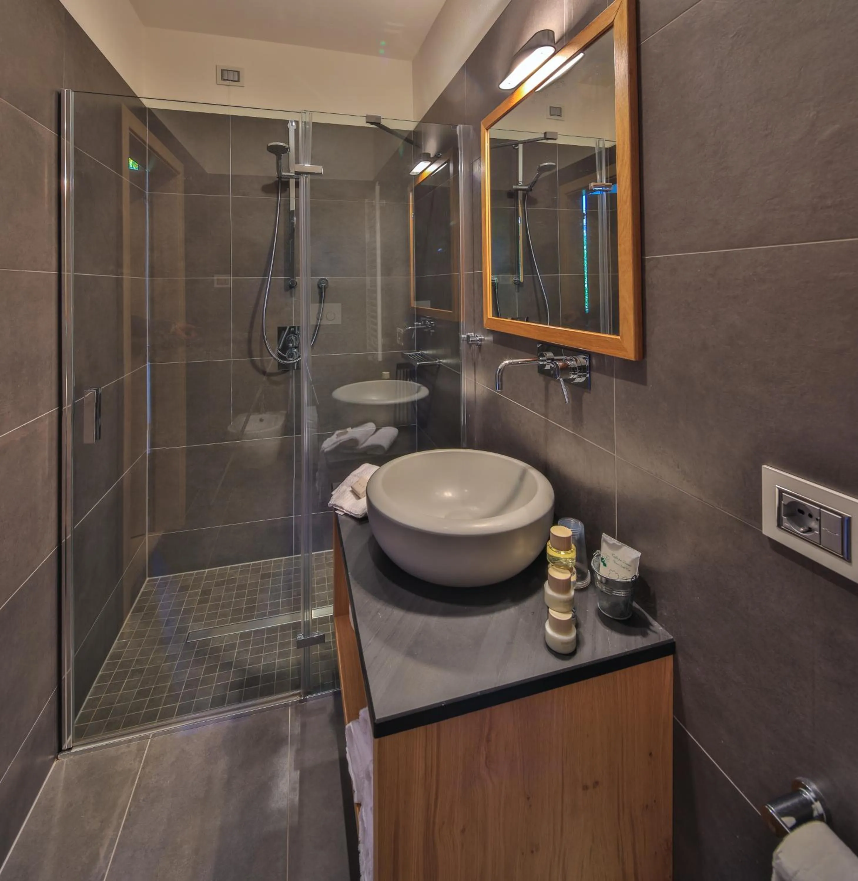 Toilet in Albergo Caffe Centrale