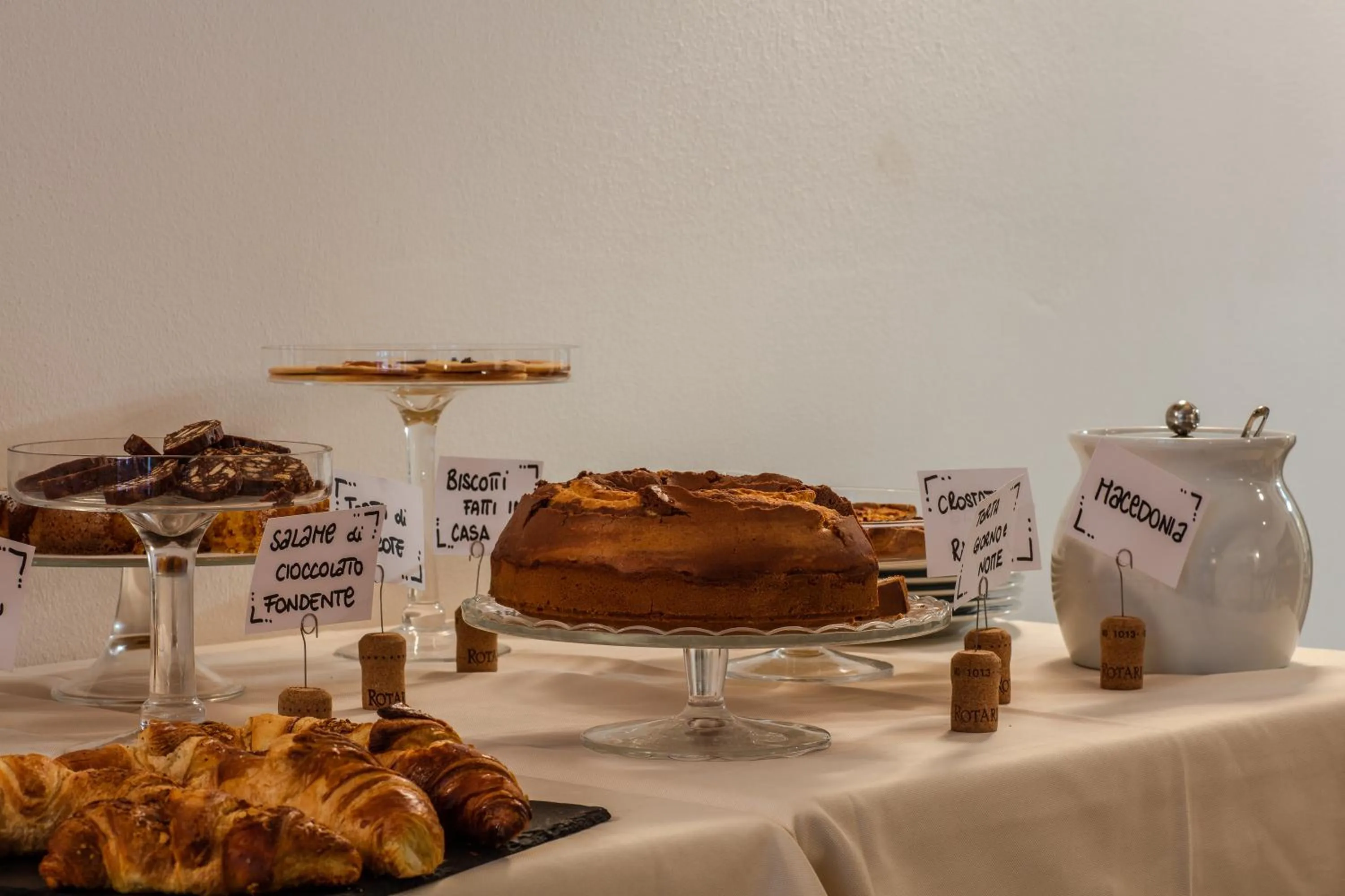 Buffet breakfast in Albergo Caffe Centrale