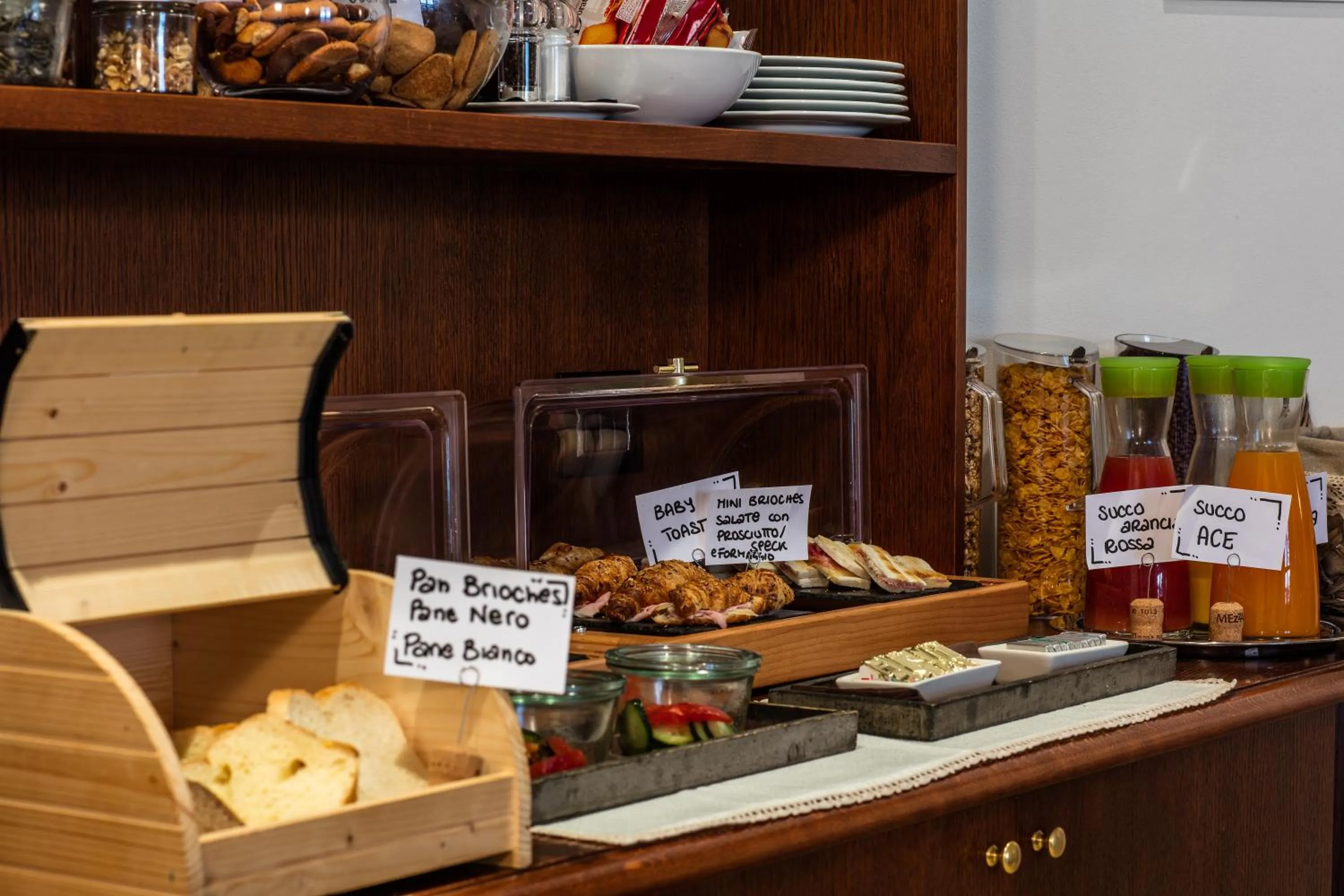 Buffet breakfast in Albergo Caffe Centrale