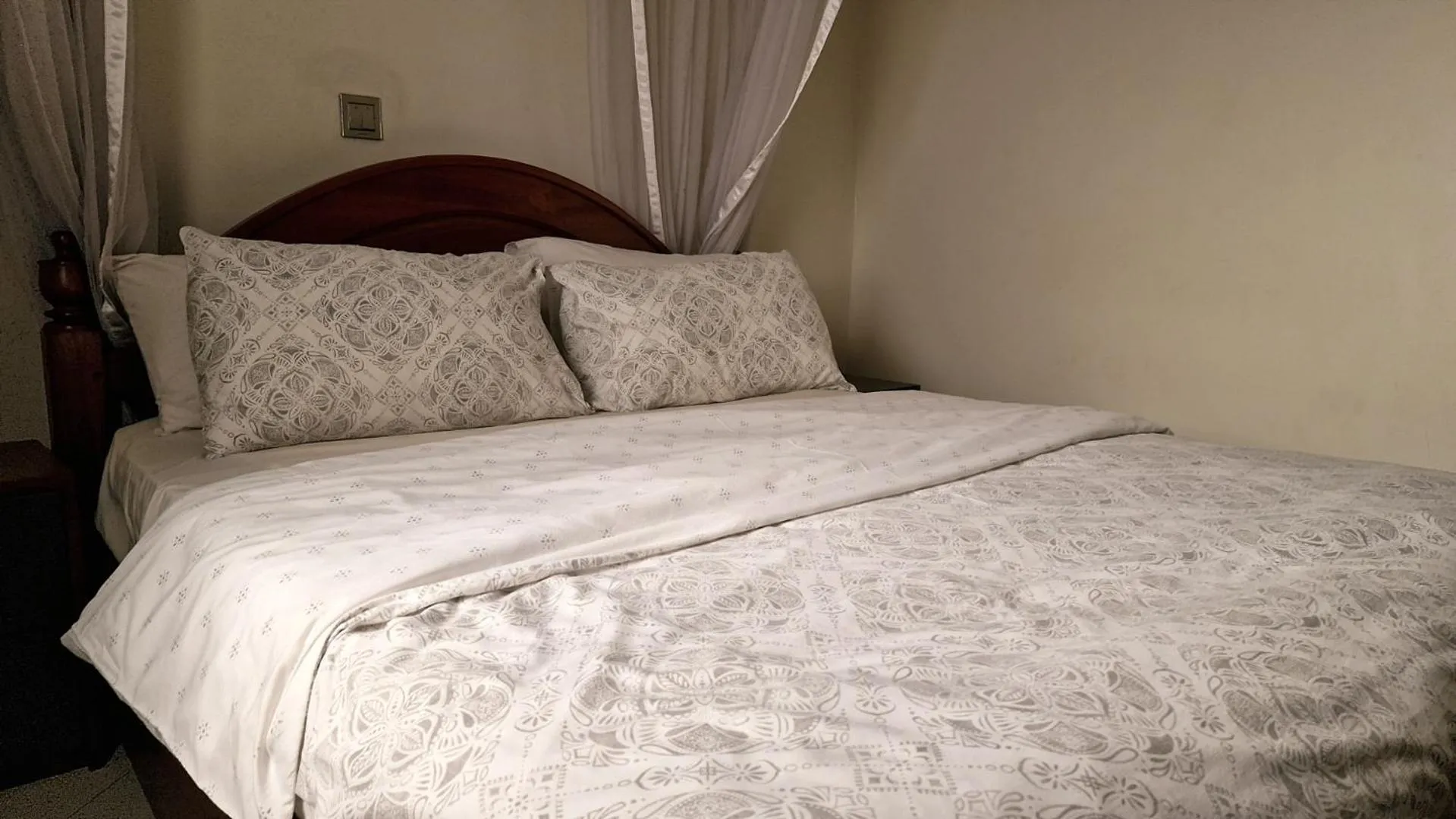 Bedroom, Bed in Eric Wilkins Apartments