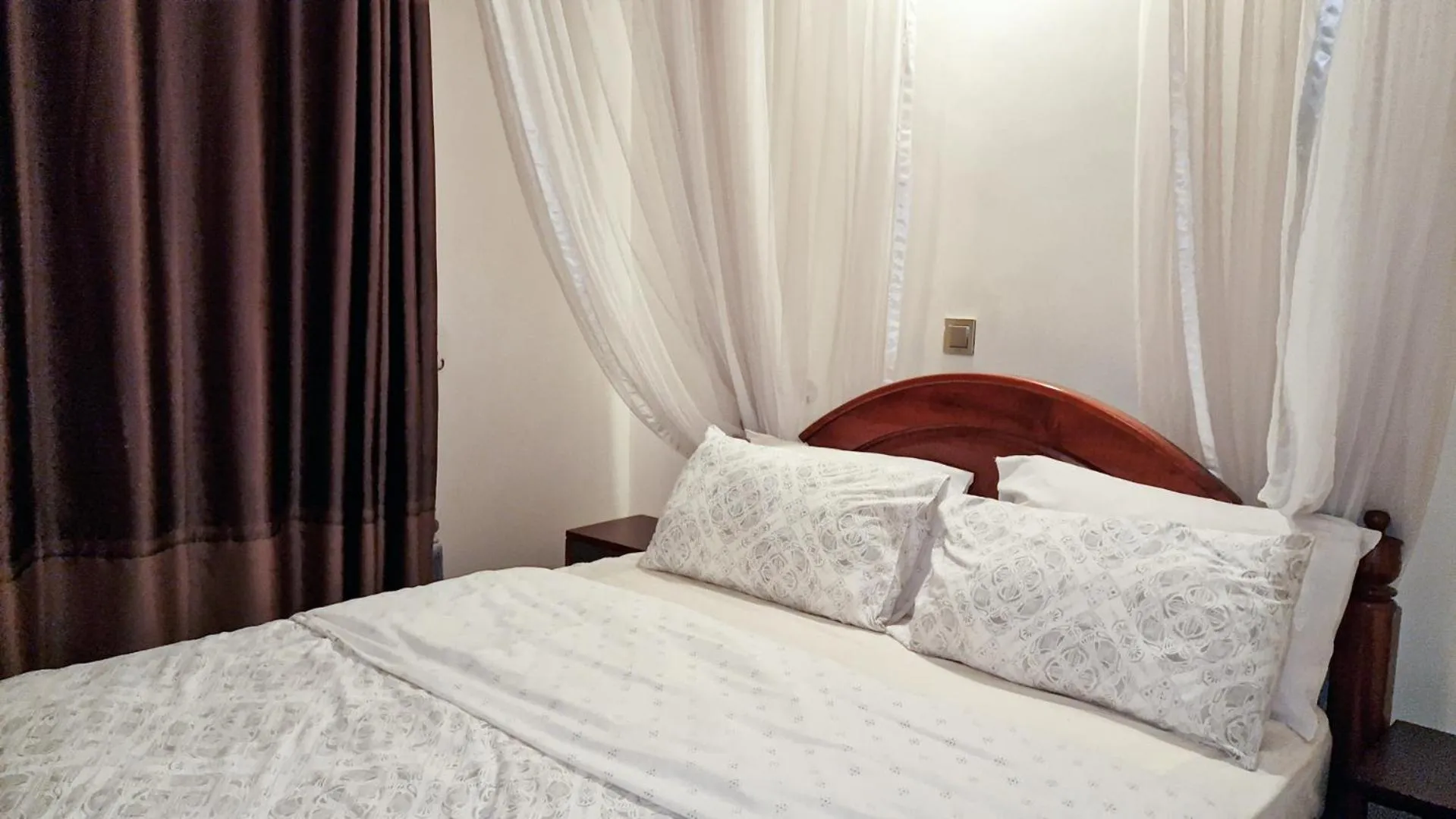 Bedroom, Bed in Eric Wilkins Apartments