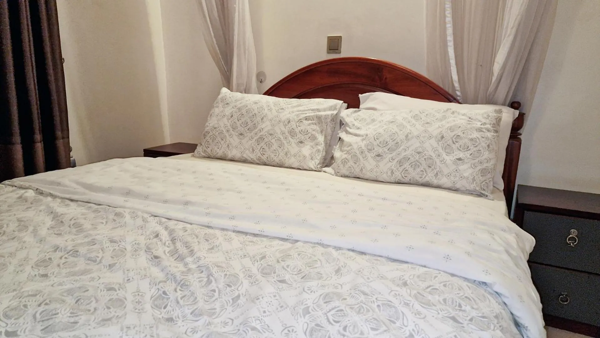 Bedroom, Bed in Eric Wilkins Apartments