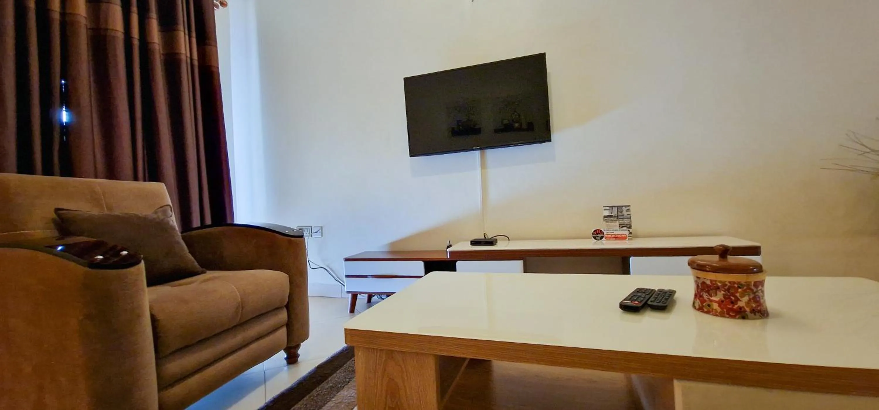 TV and multimedia in Eric Wilkins Apartments