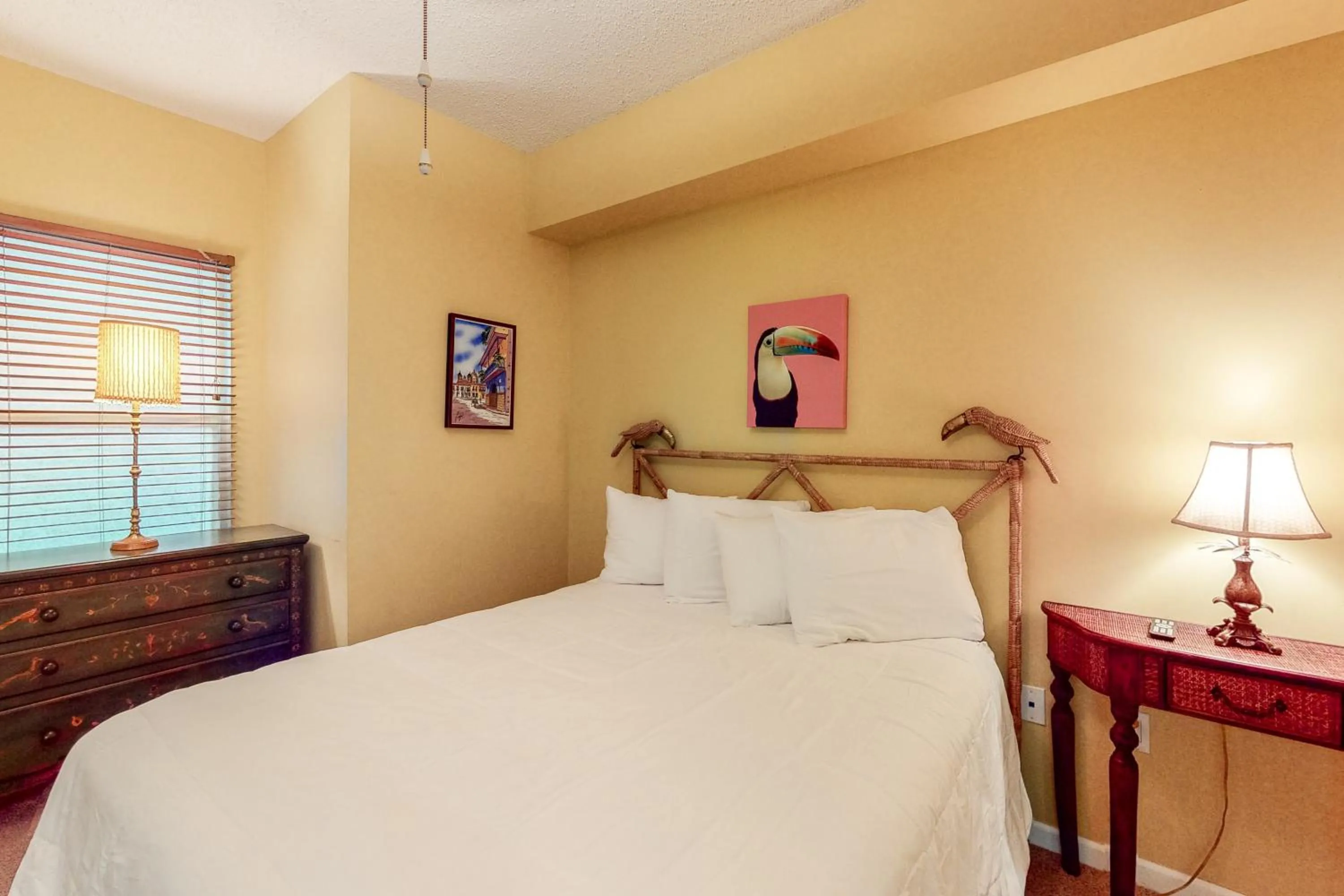 Bed in Windemere Condominiums