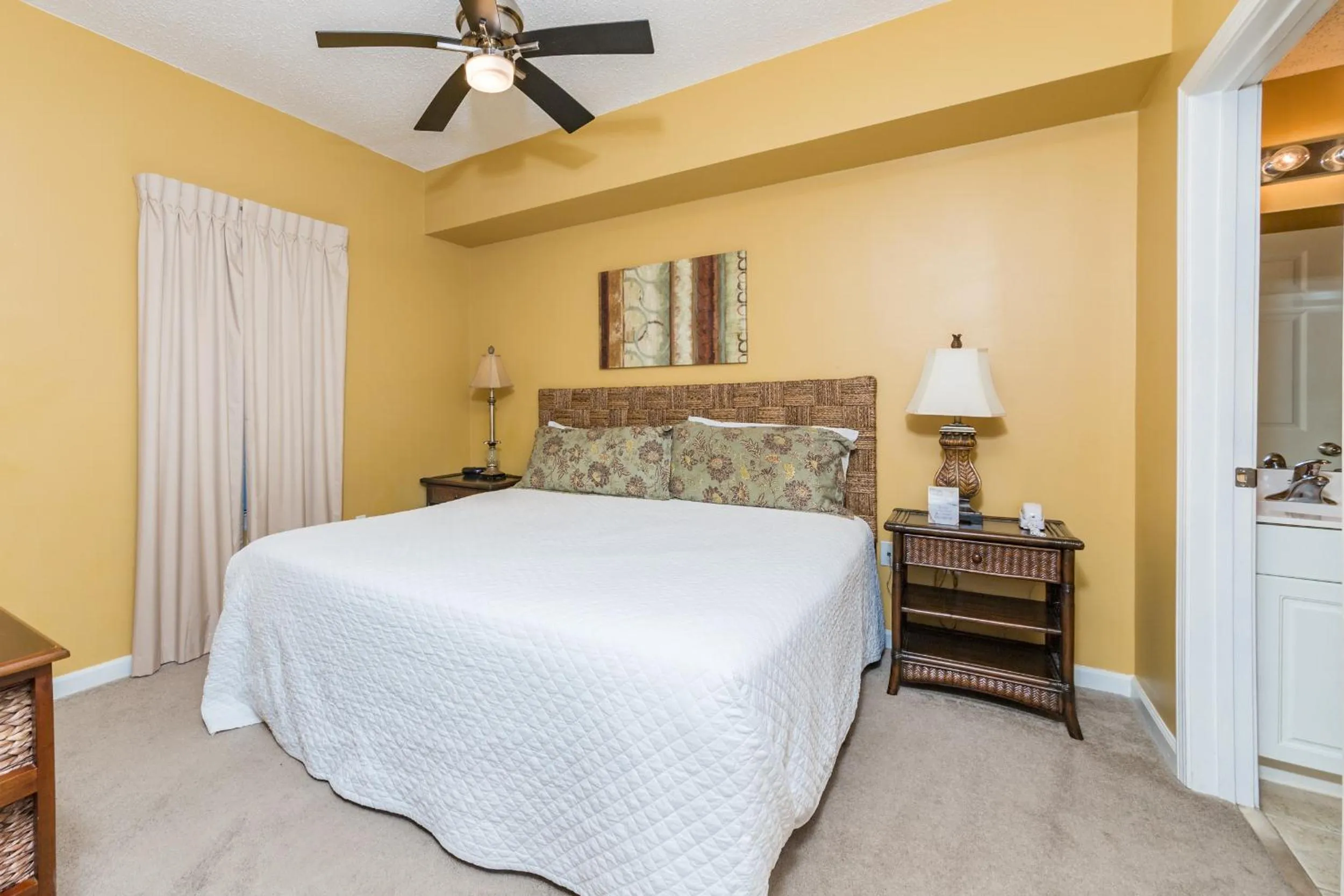 Bed in Windemere Condominiums