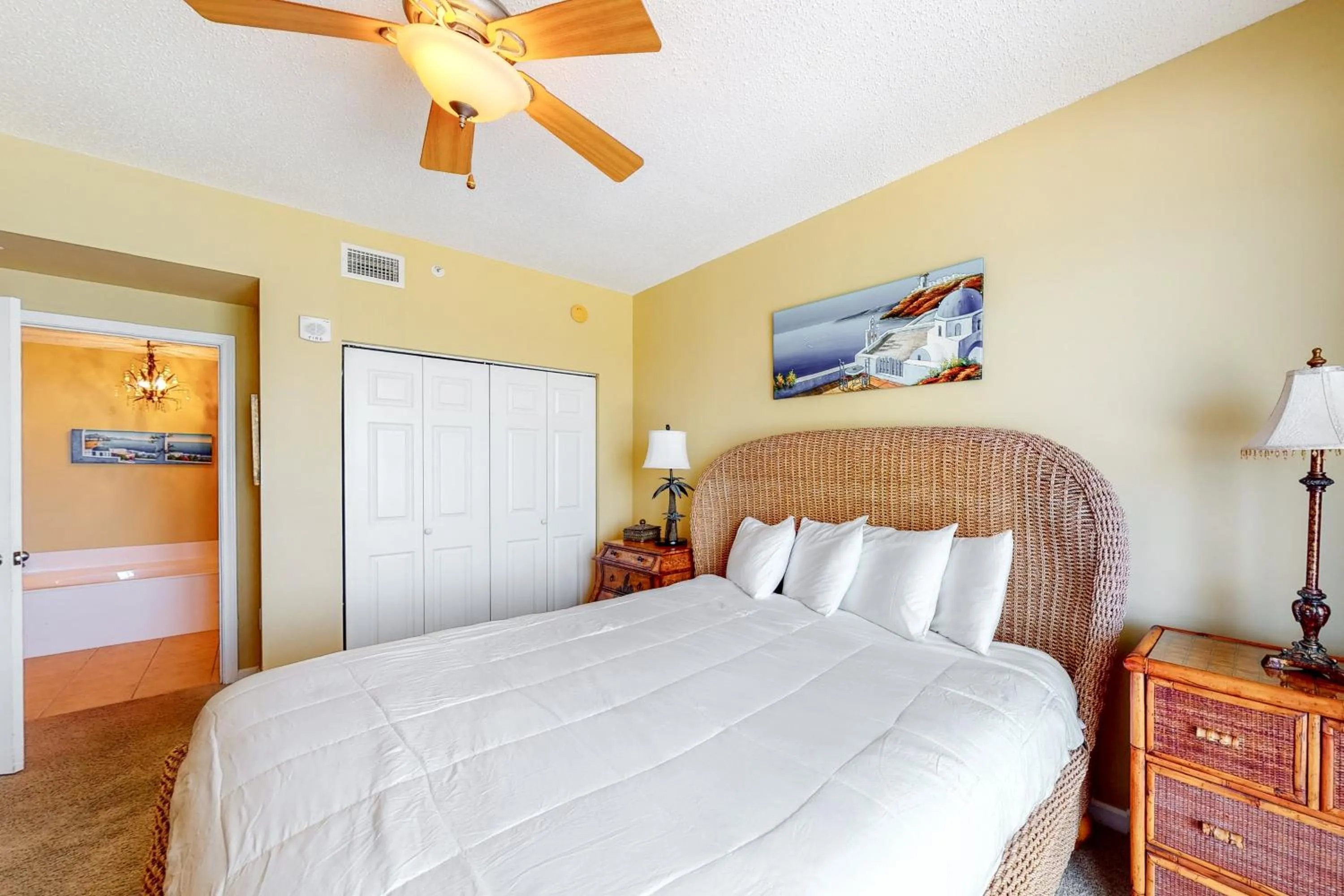 Bed in Windemere Condominiums