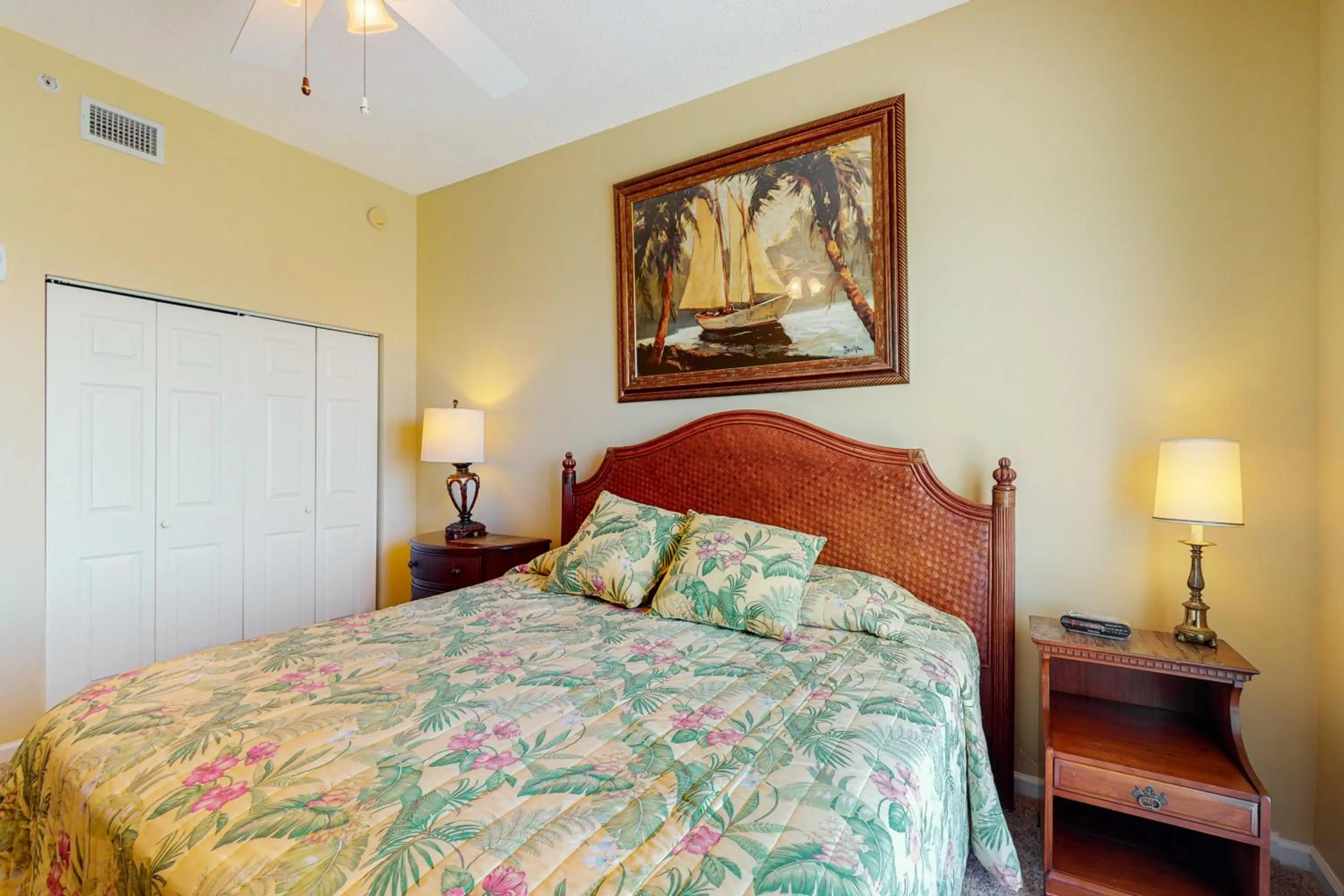 Bed in Windemere Condominiums