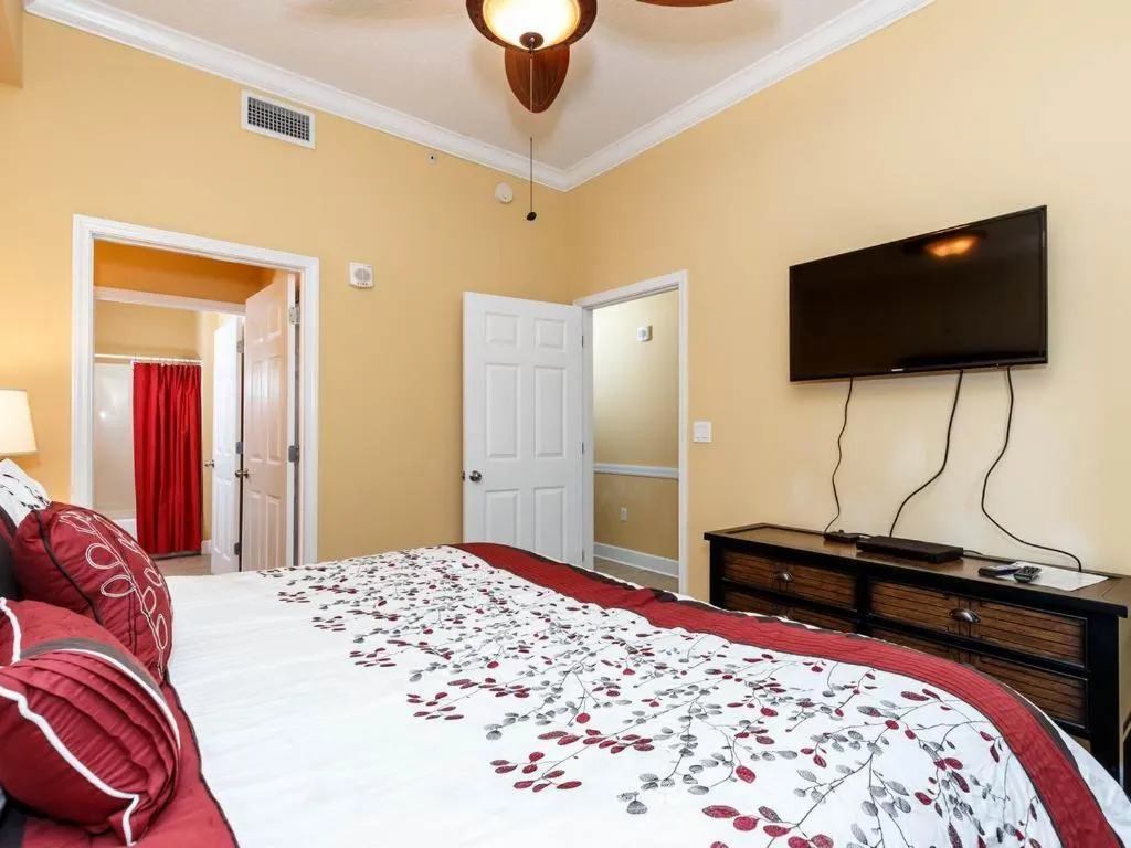 Bed in Windemere Condominiums