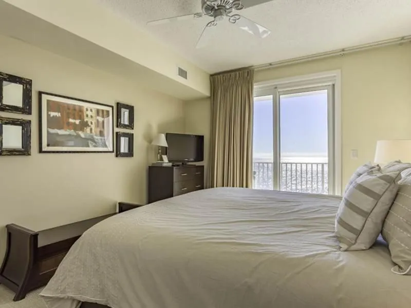 Bed in Windemere Condominiums