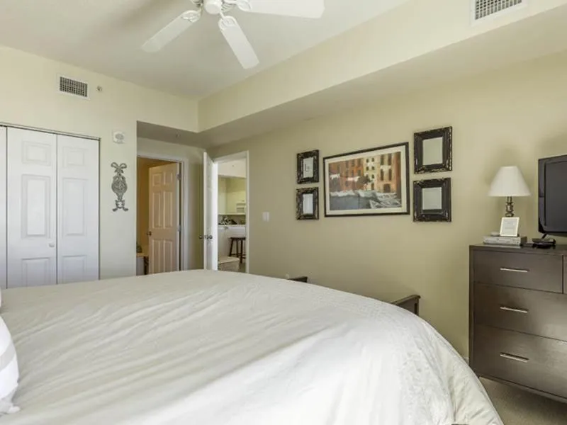 Bed in Windemere Condominiums