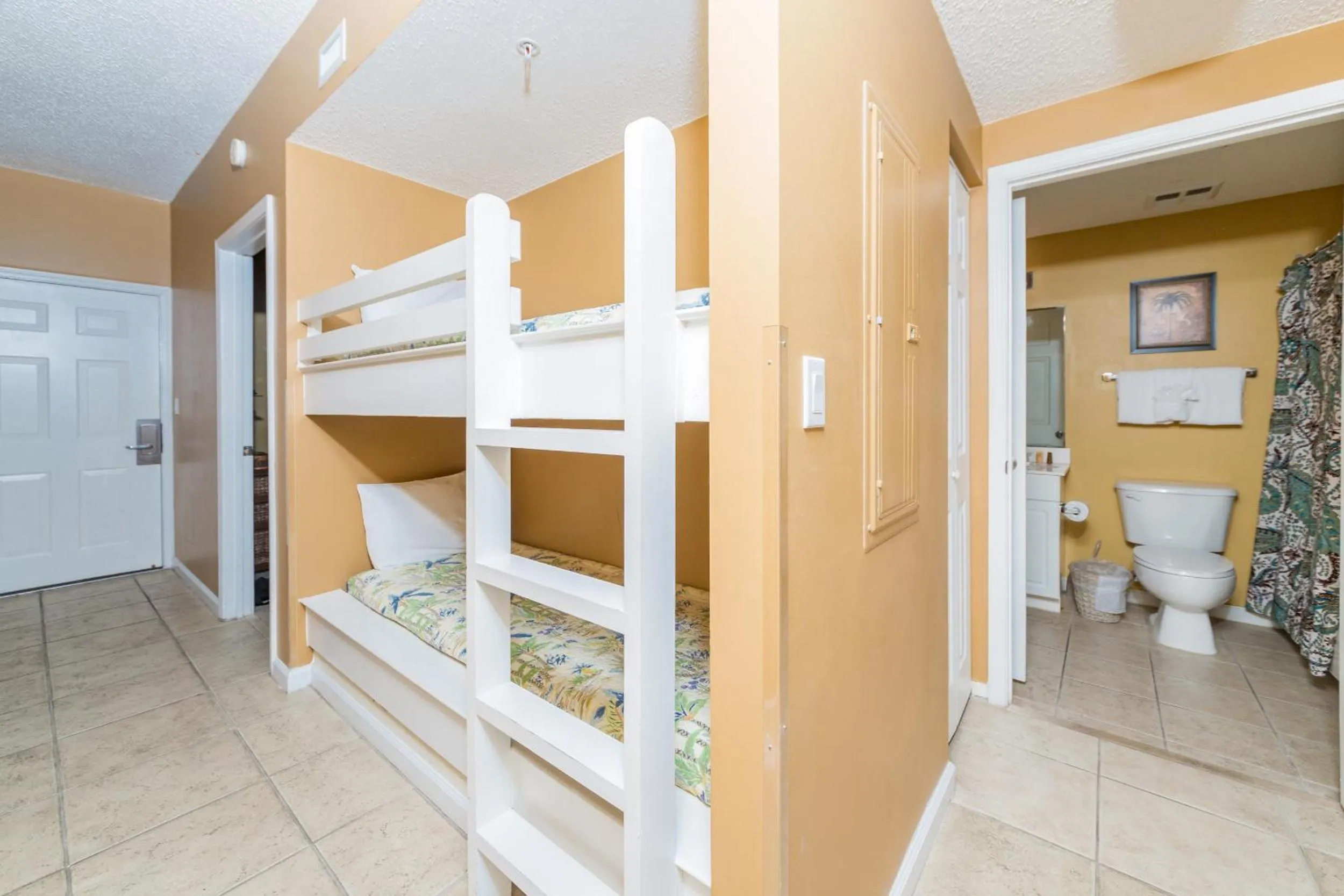 Bed in Windemere Condominiums