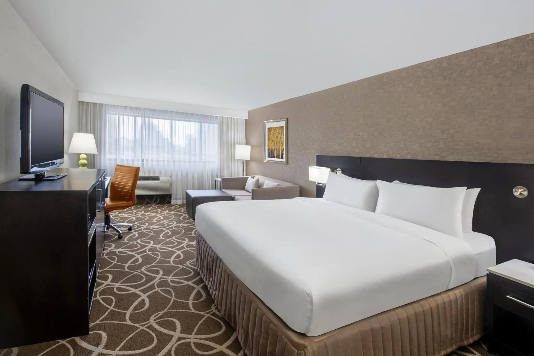 Photo of the whole room, Bed in Crowne Plaza Kitchener-Waterloo by IHG