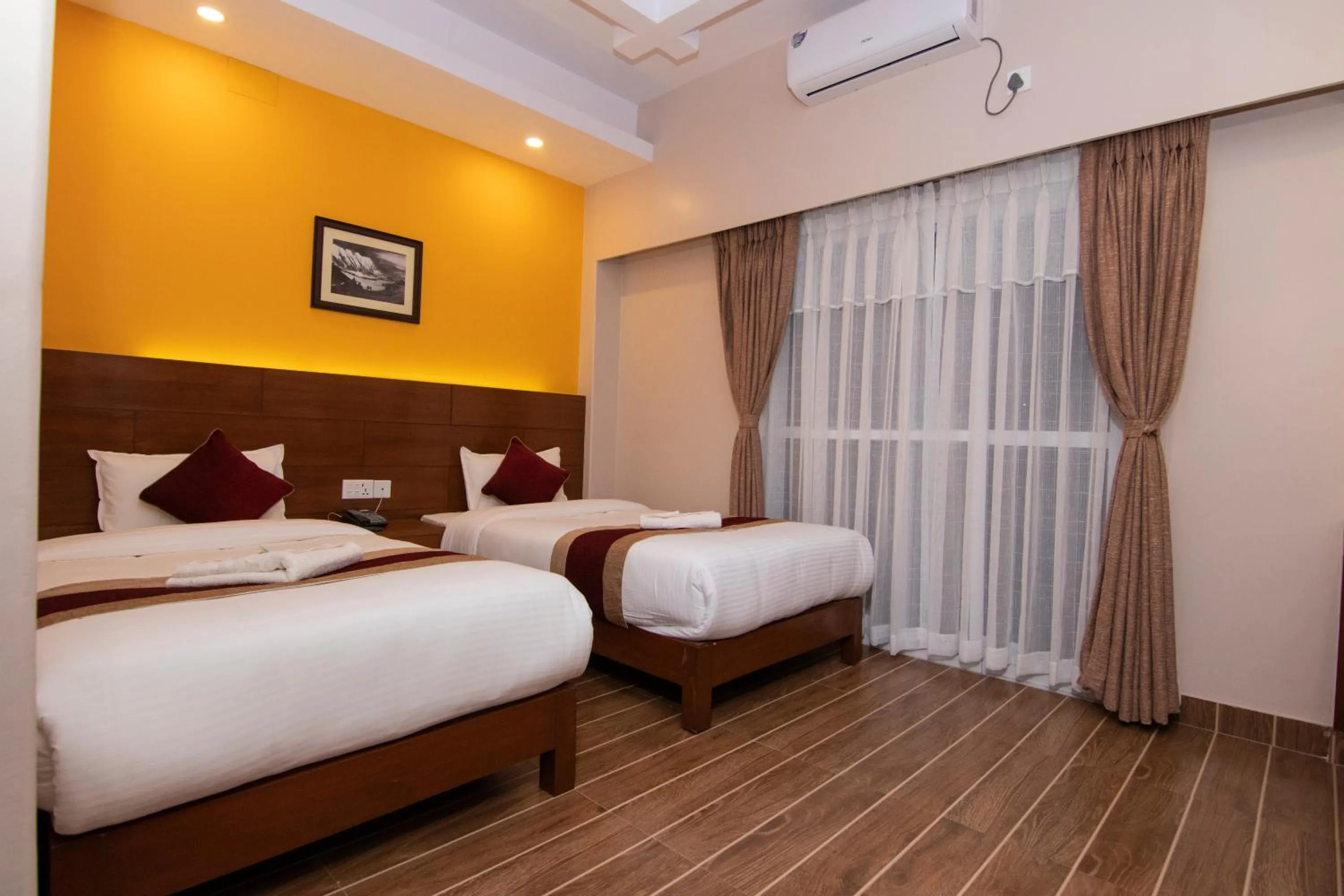 Photo of the whole room, Bed in Hotel Balcony