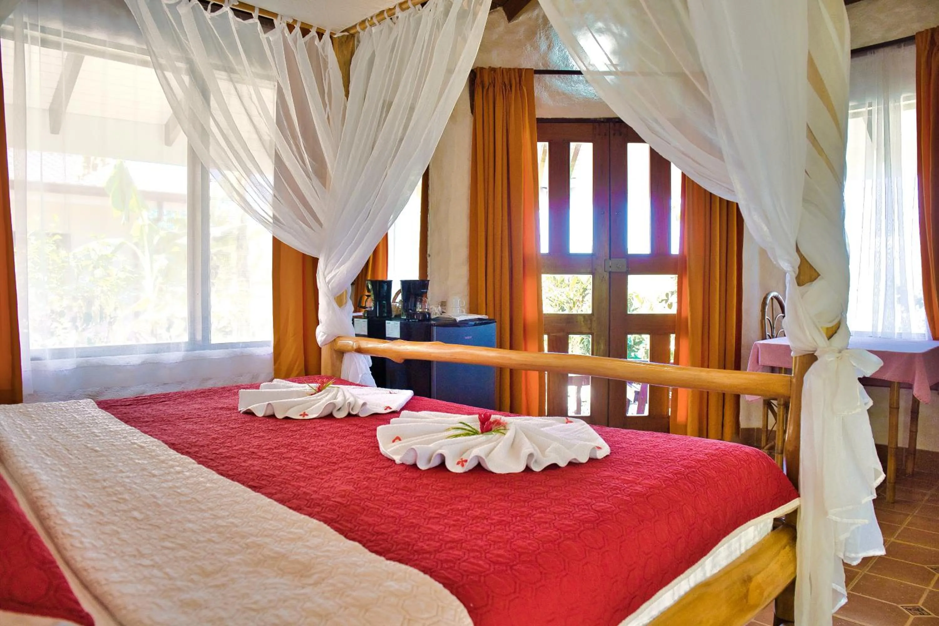 Bed in Samara Pacific Lodge