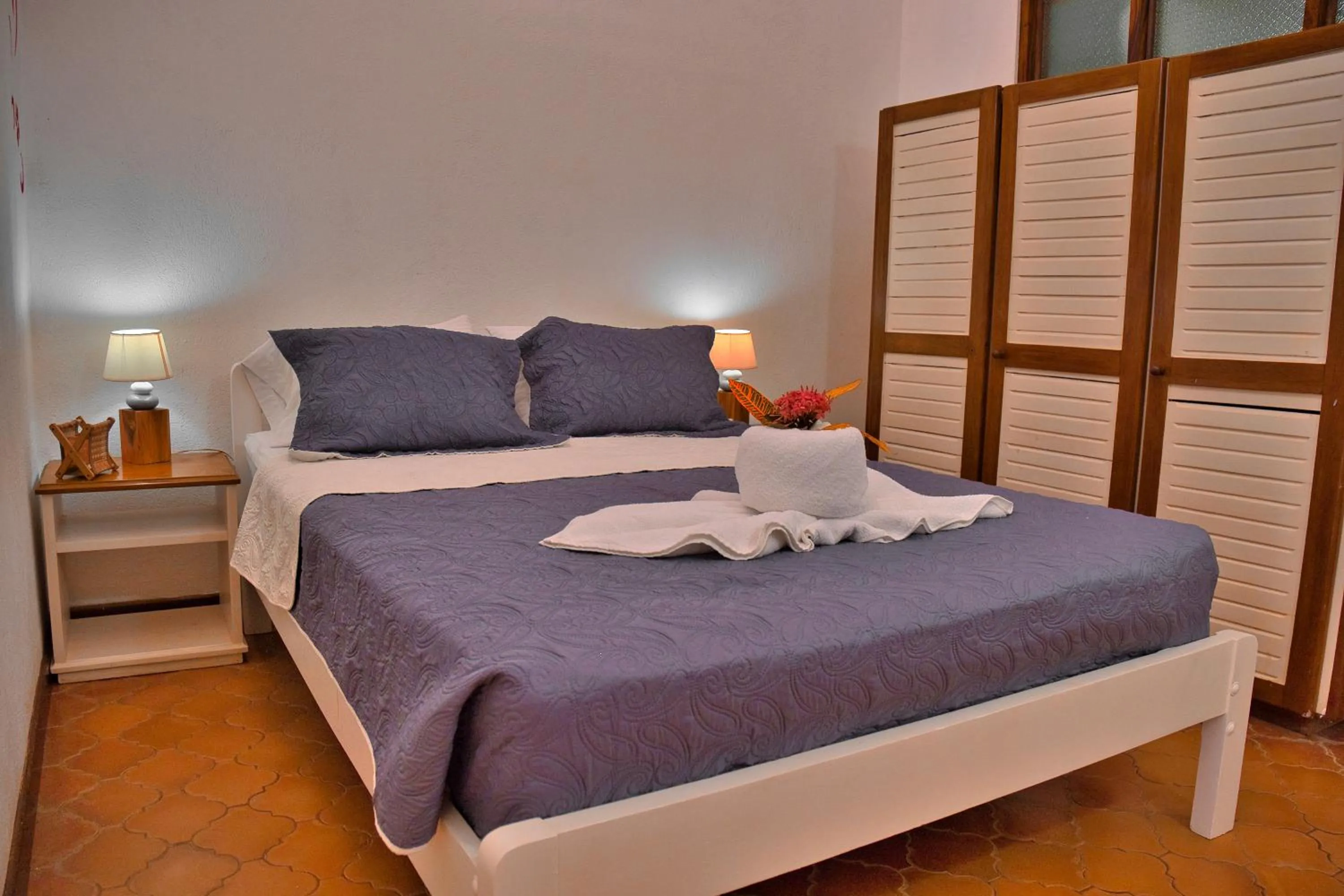 Bed in Samara Pacific Lodge