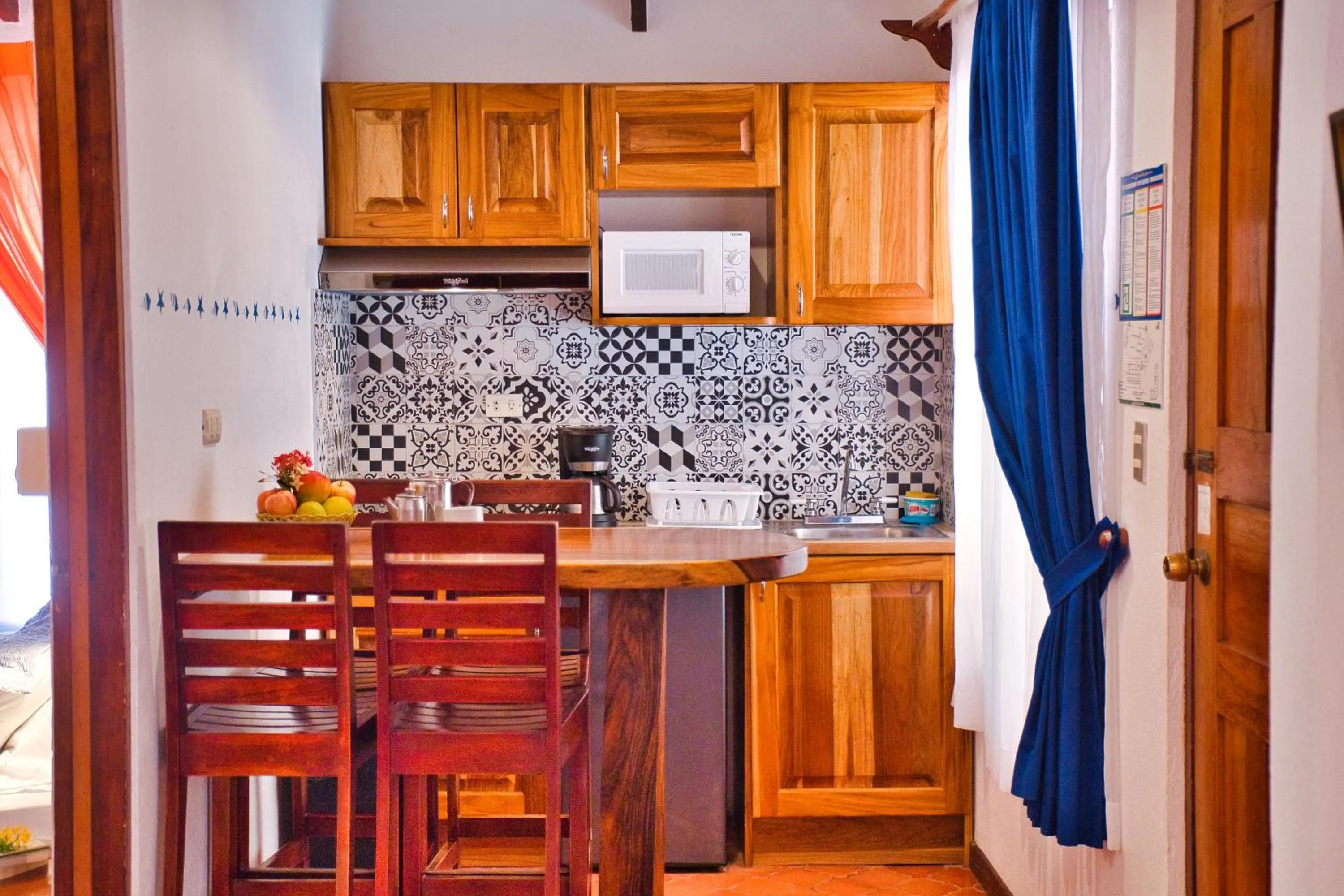 Kitchen or kitchenette in Samara Pacific Lodge