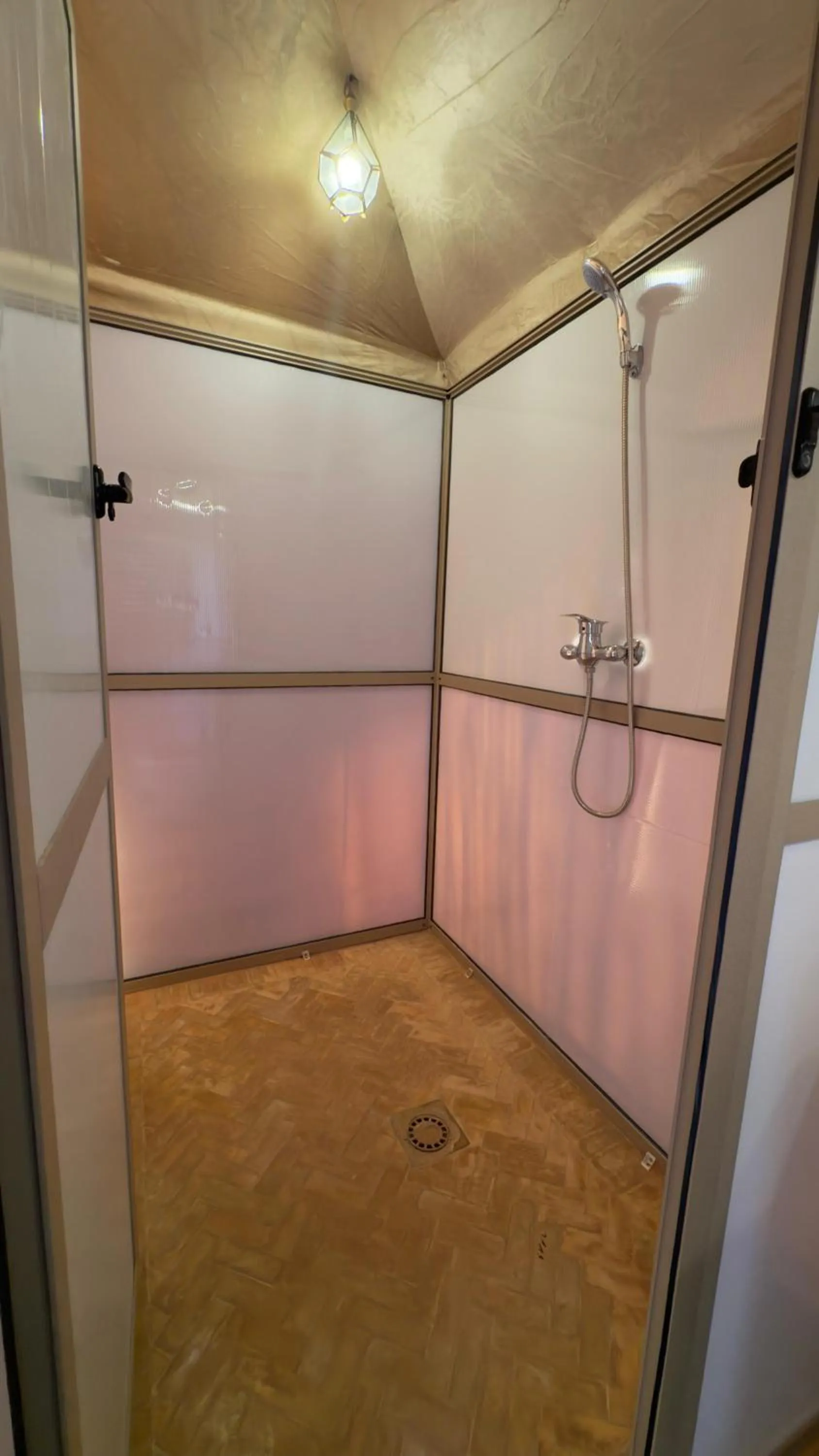 Shower in Luxury berber style