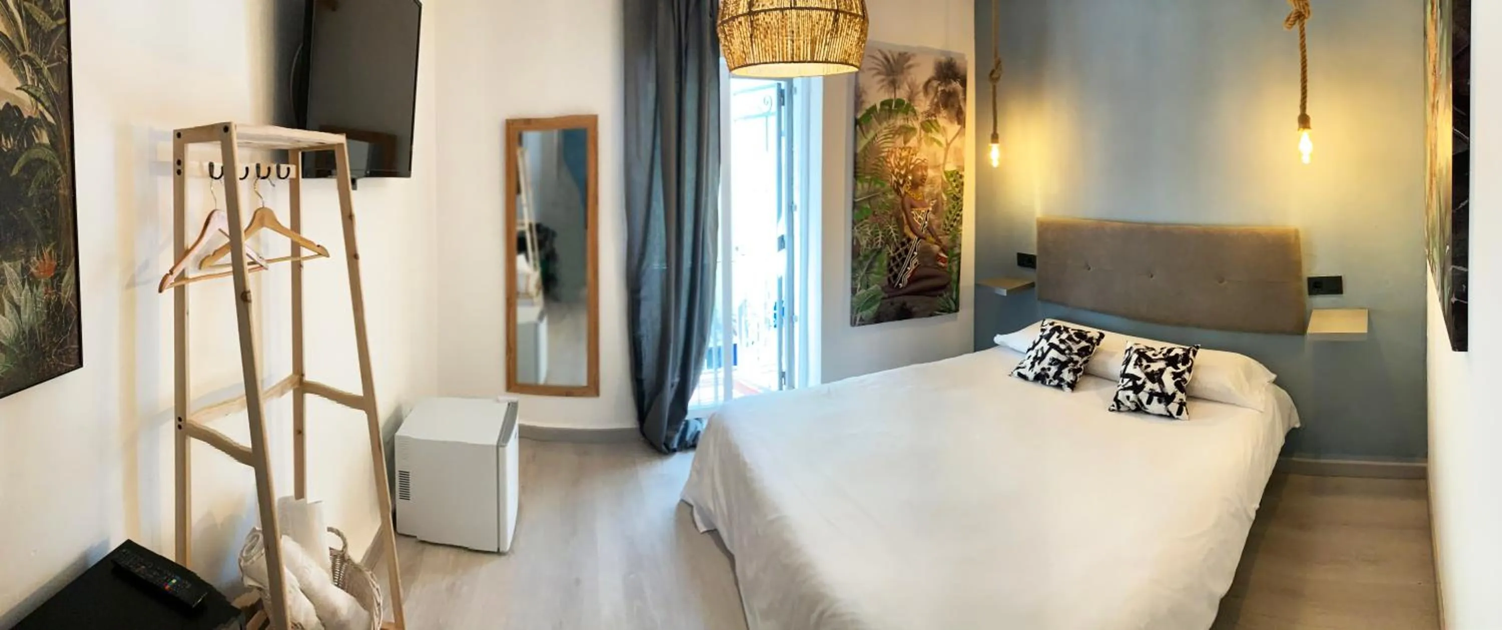 Photo of the whole room, Bed in Hostal The Monkey Room