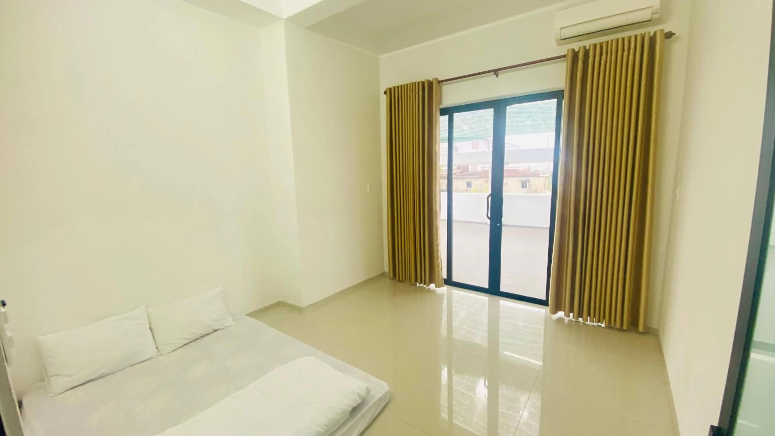 Property building, Bed in Hue Classic Hotel