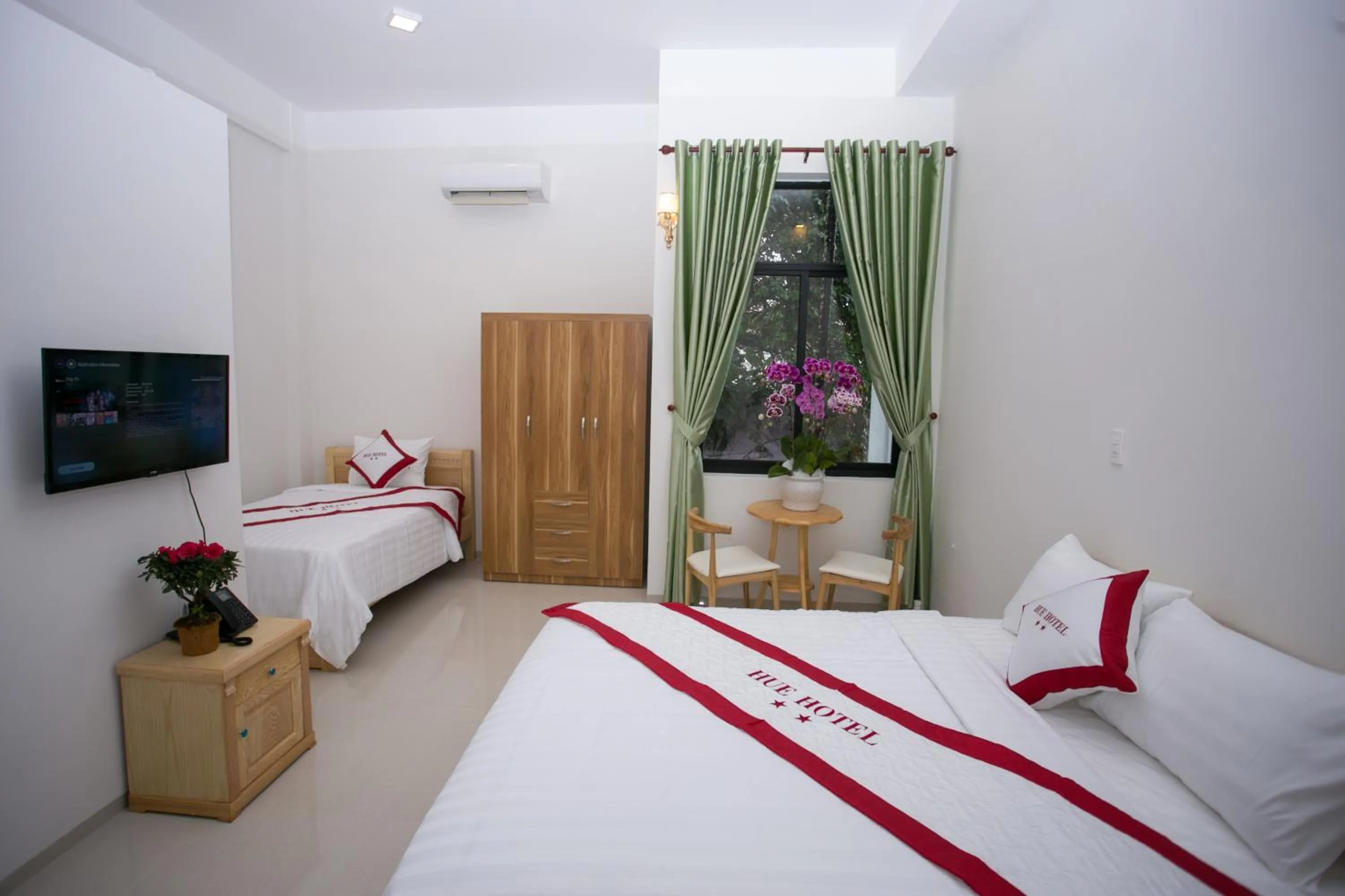 Communal lounge/ TV room, Bed in Hue Classic Hotel