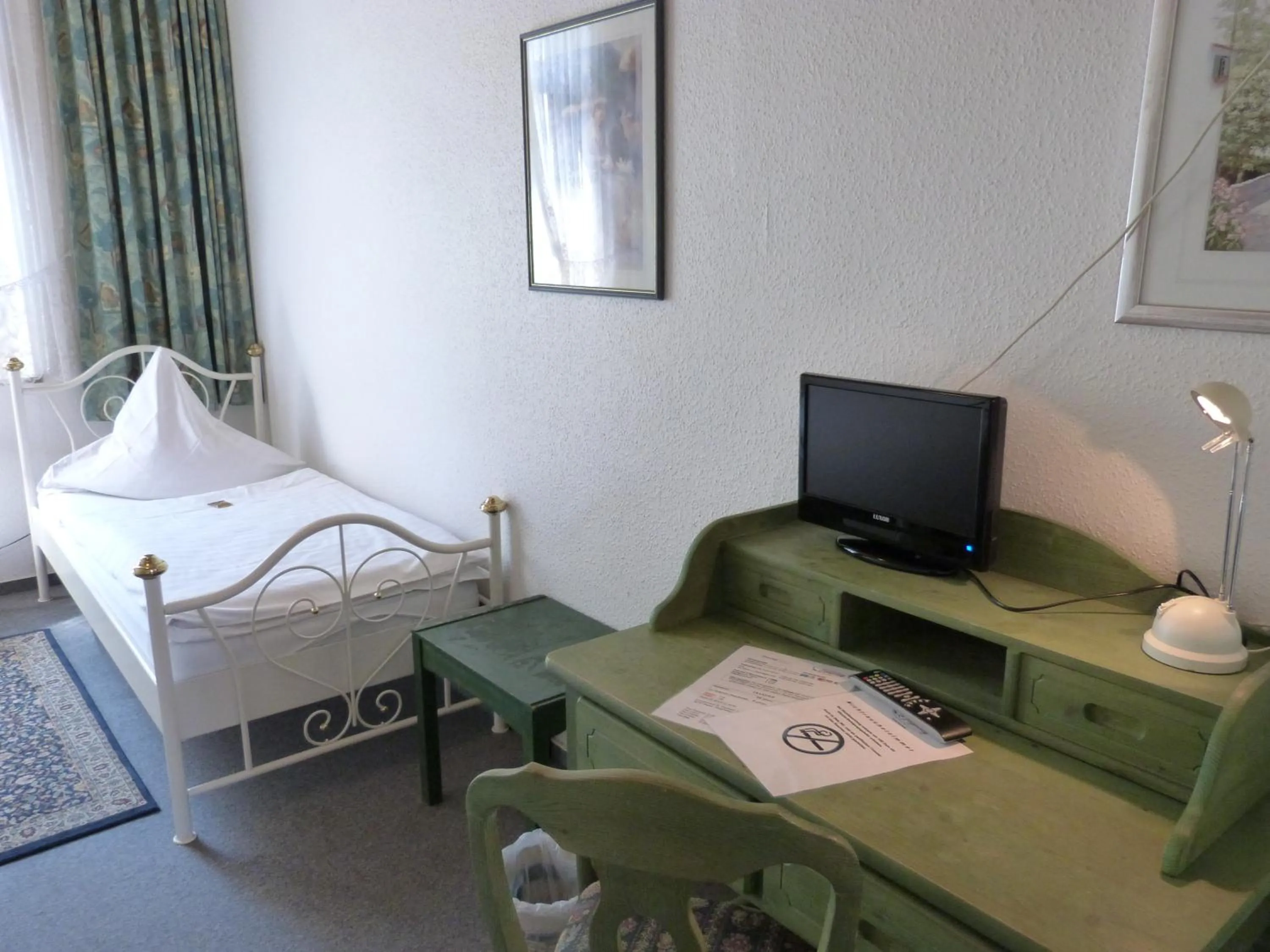 Day, Bed in Hotel Jägerhof