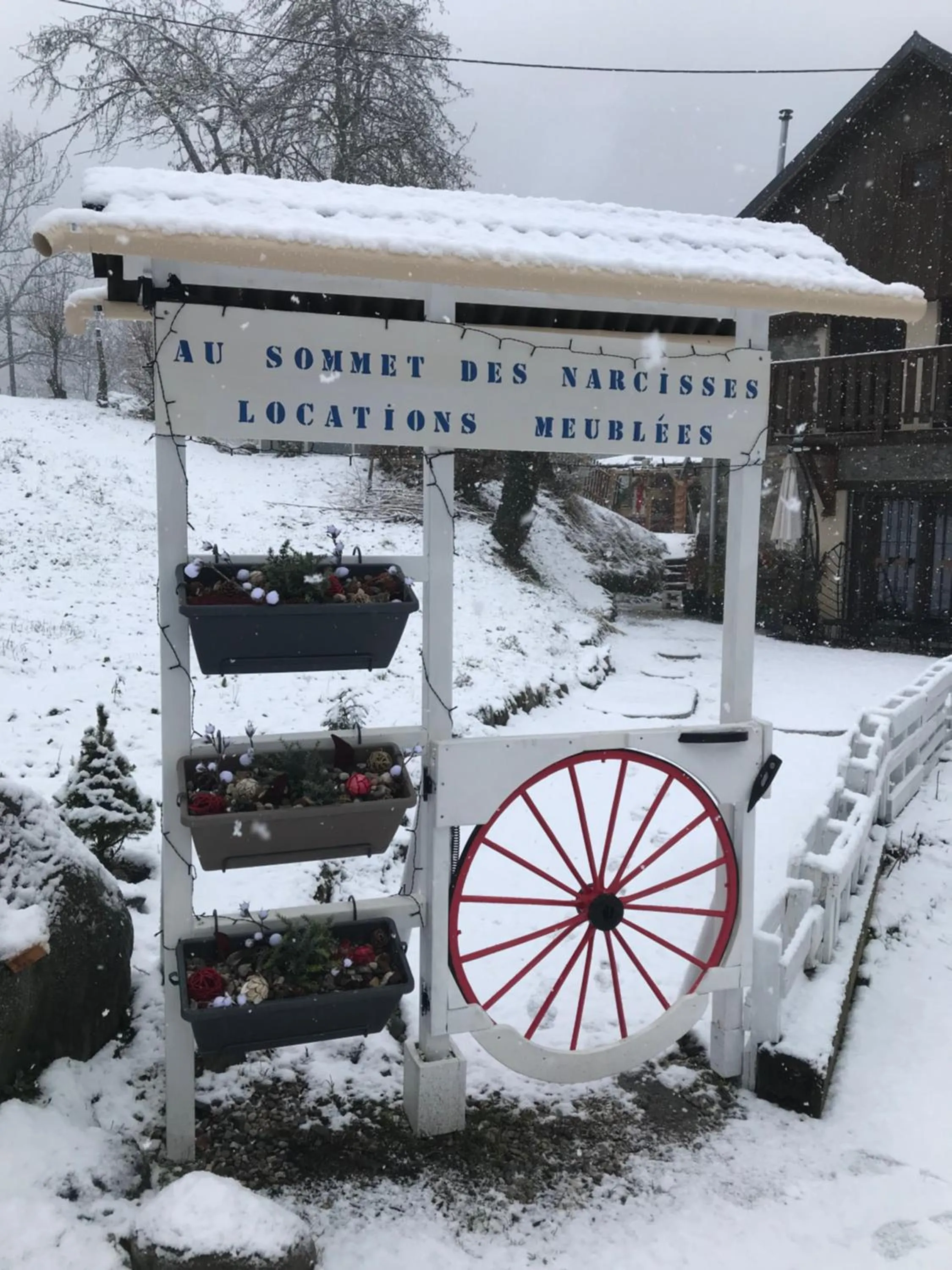 Facade/entrance in AU SOMMET DES NARCISSES