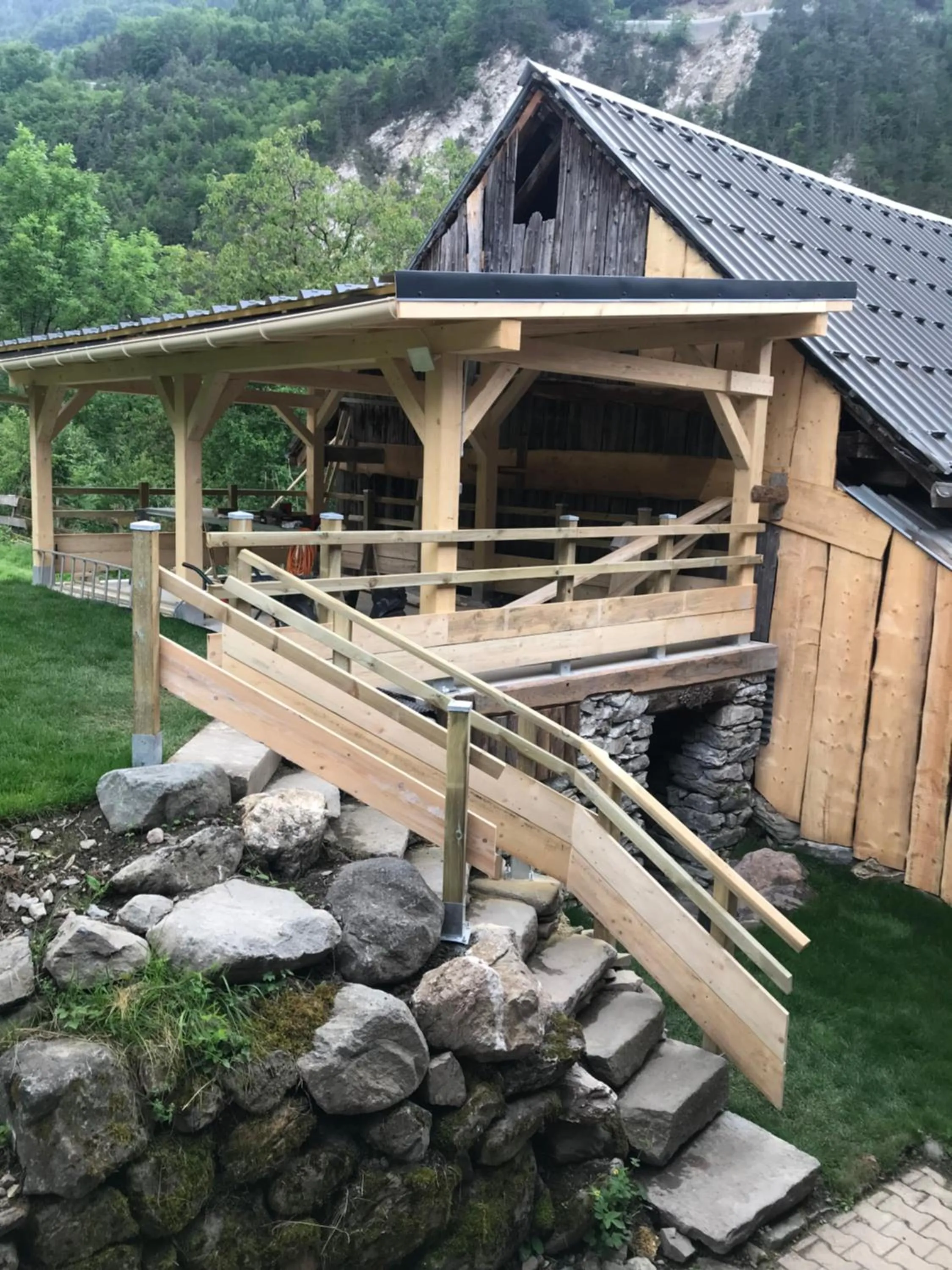 Nearby landmark in AU SOMMET DES NARCISSES