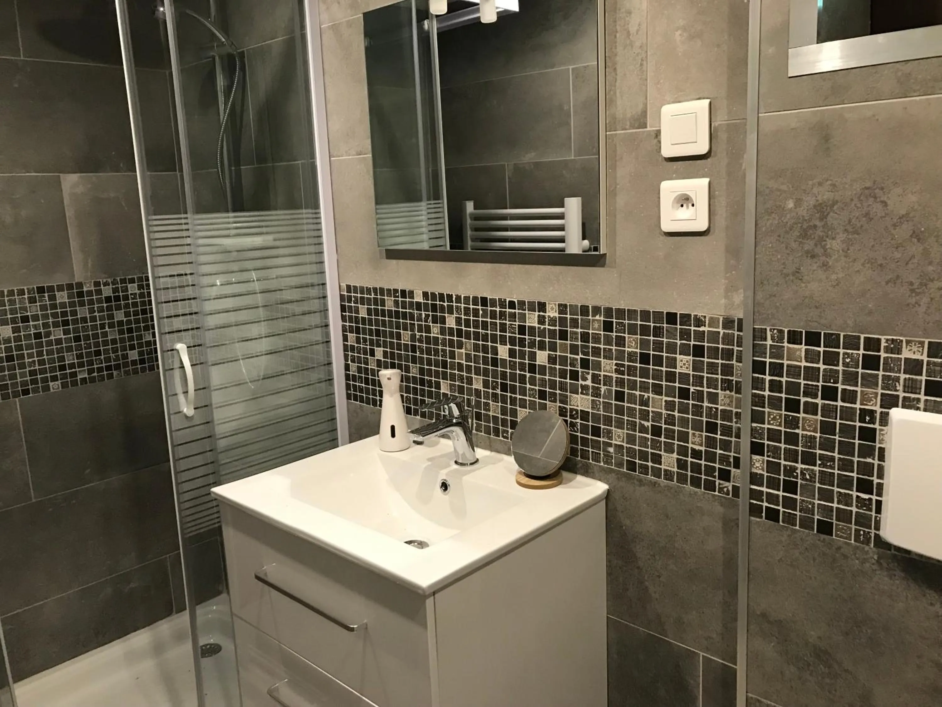 Shower in AU SOMMET DES NARCISSES