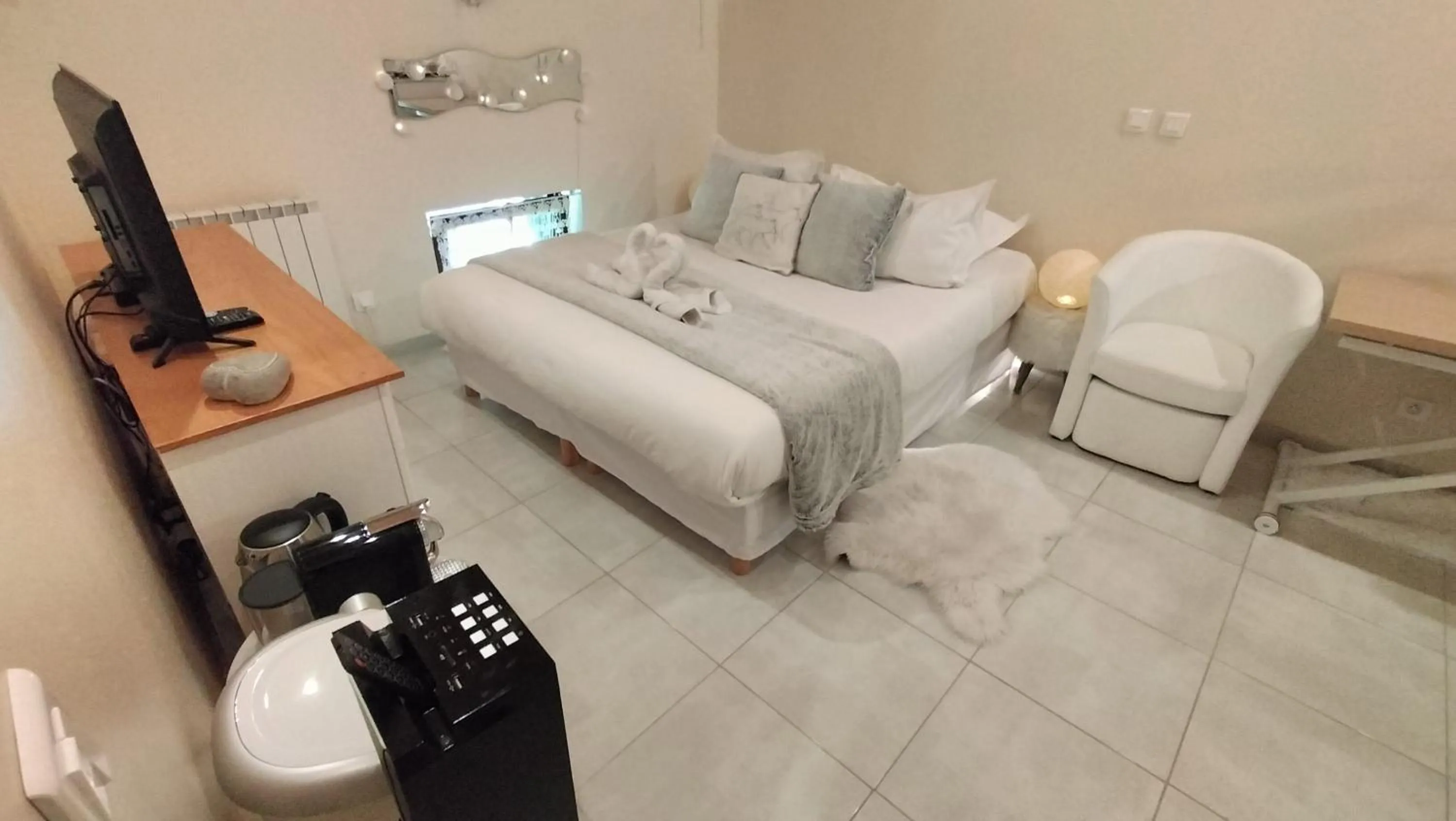 Bed in AU SOMMET DES NARCISSES