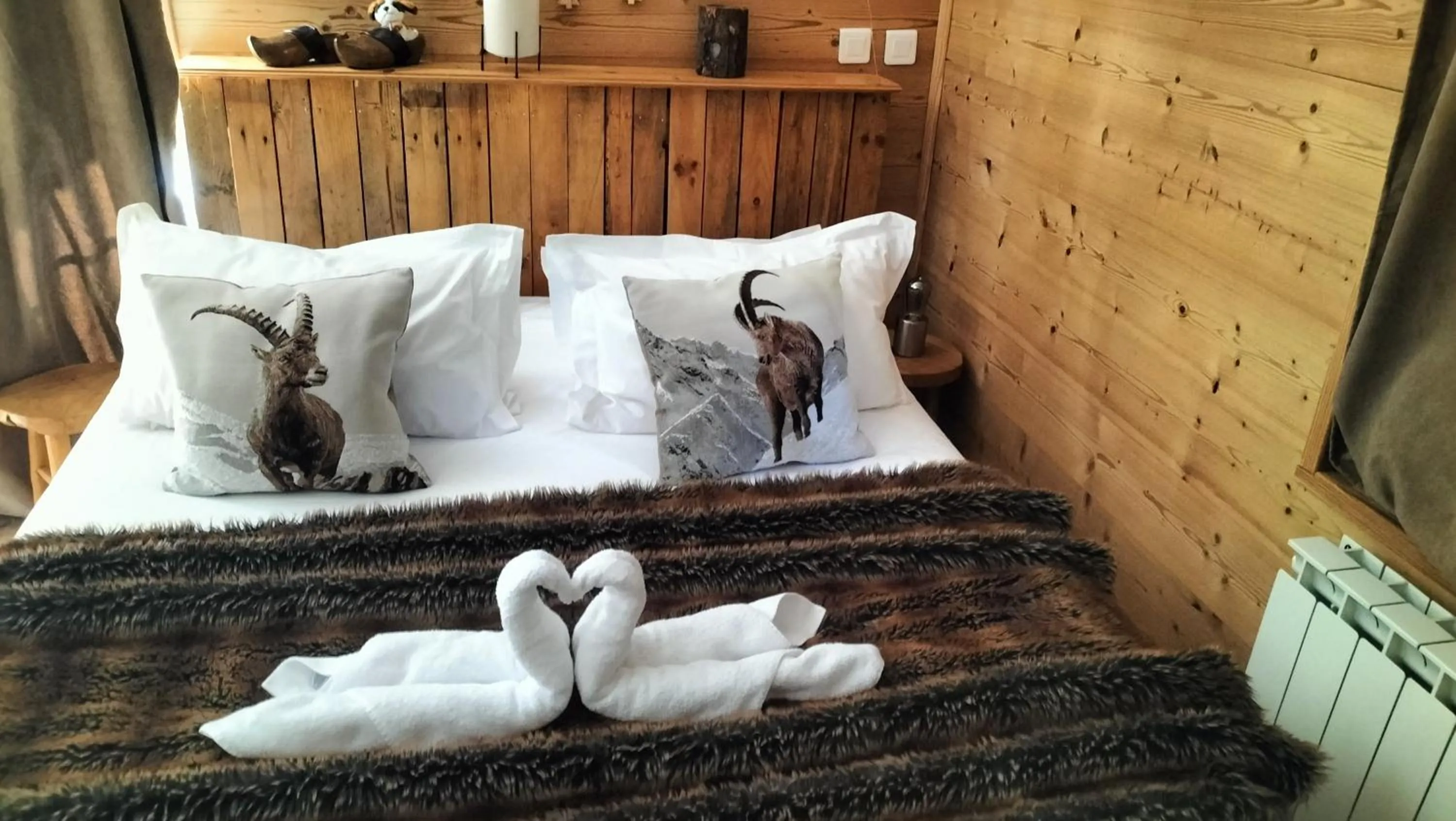 Bed in AU SOMMET DES NARCISSES