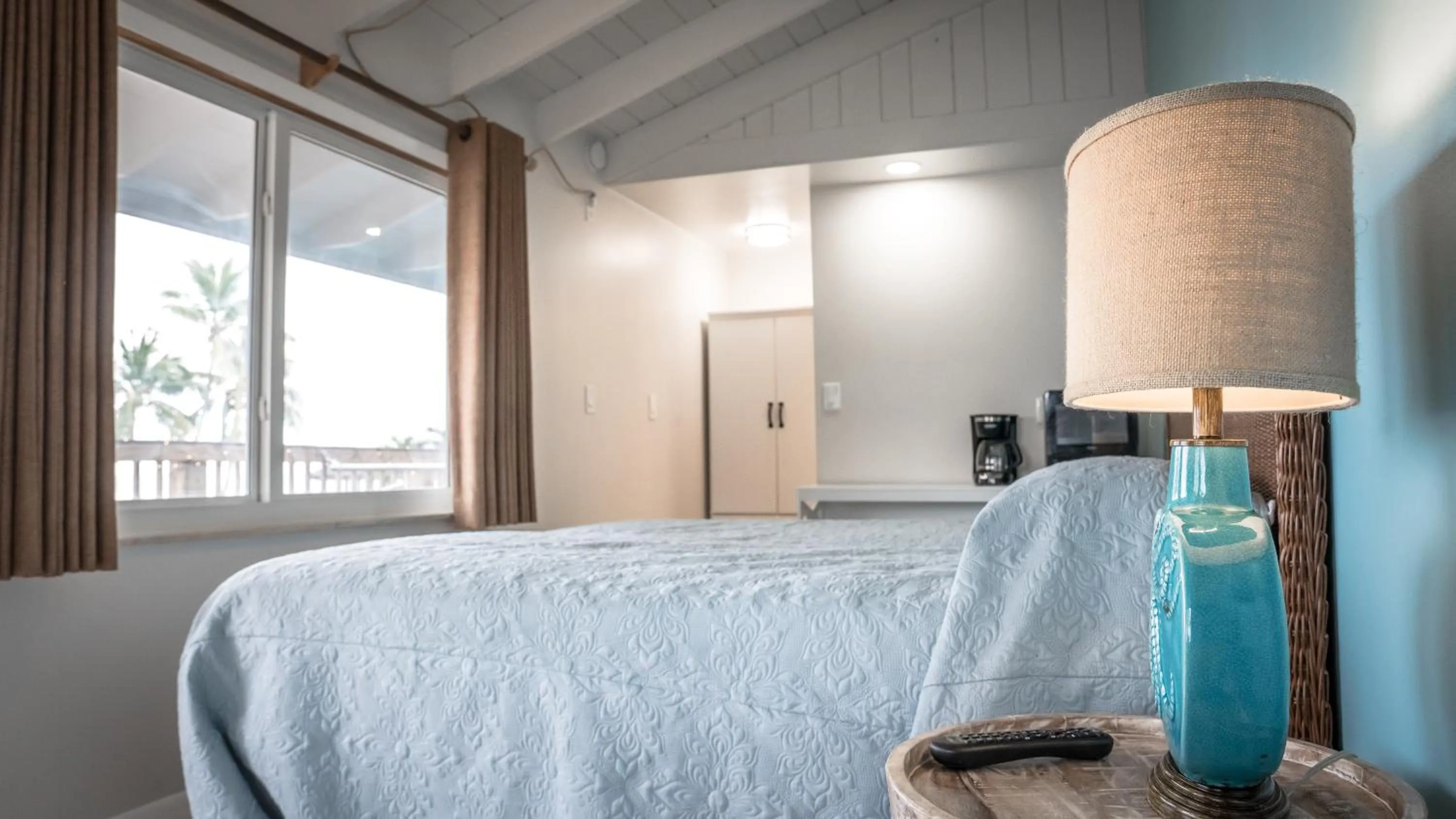 Bed in Ragged Edge Resort & Marina