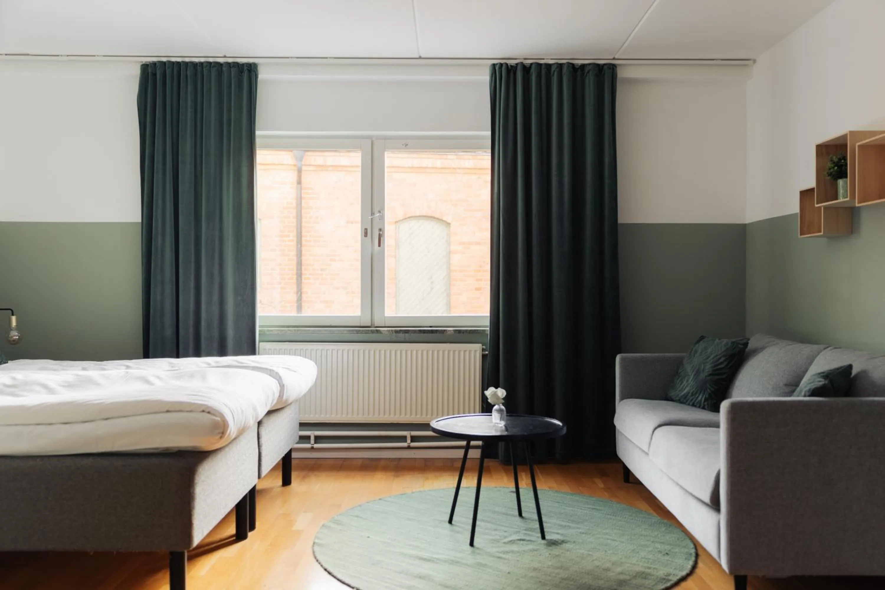 Photo of the whole room, Bed in Botanika Uppsala