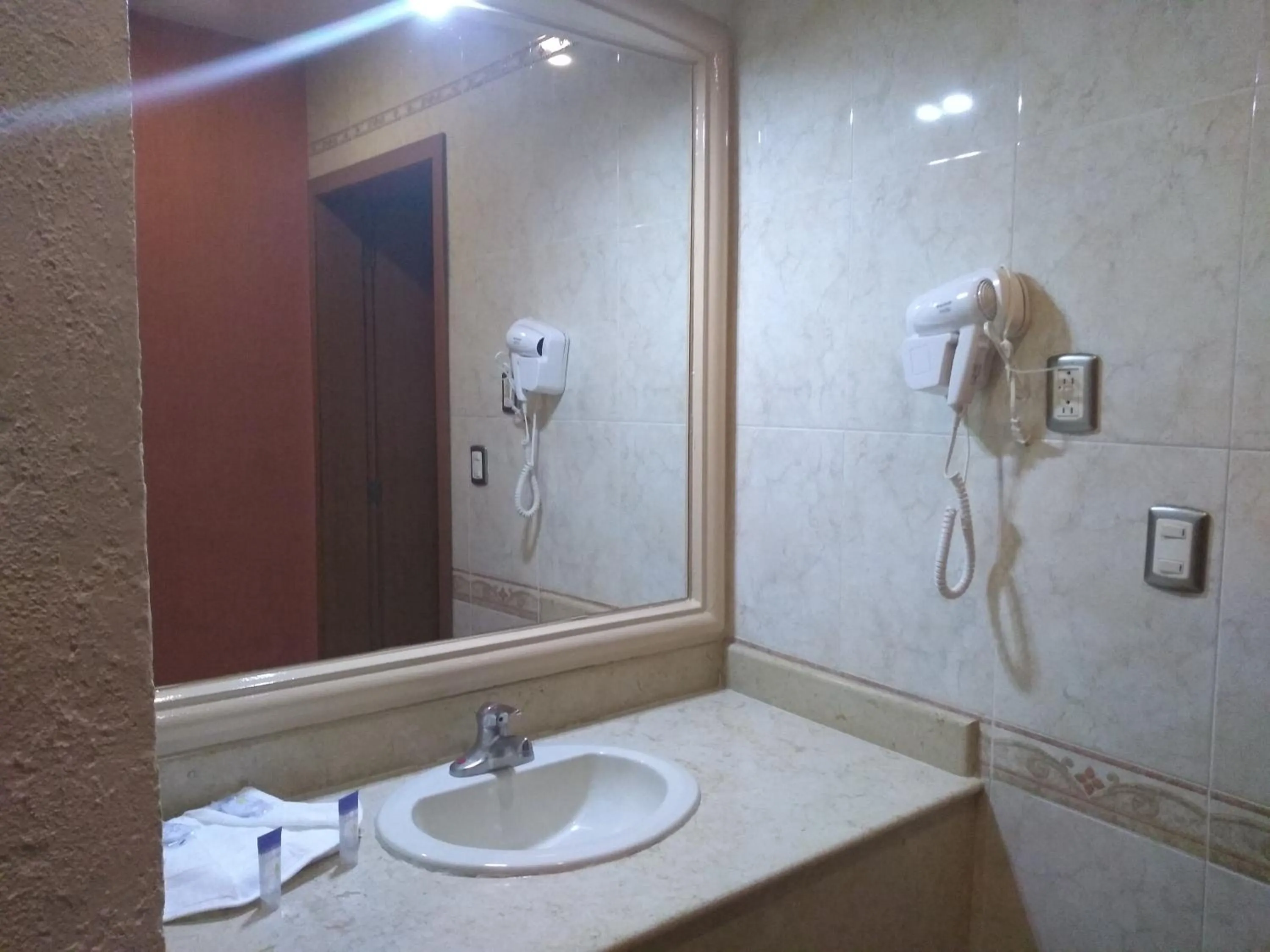 Bathroom in Hotel Jiménez Plaza