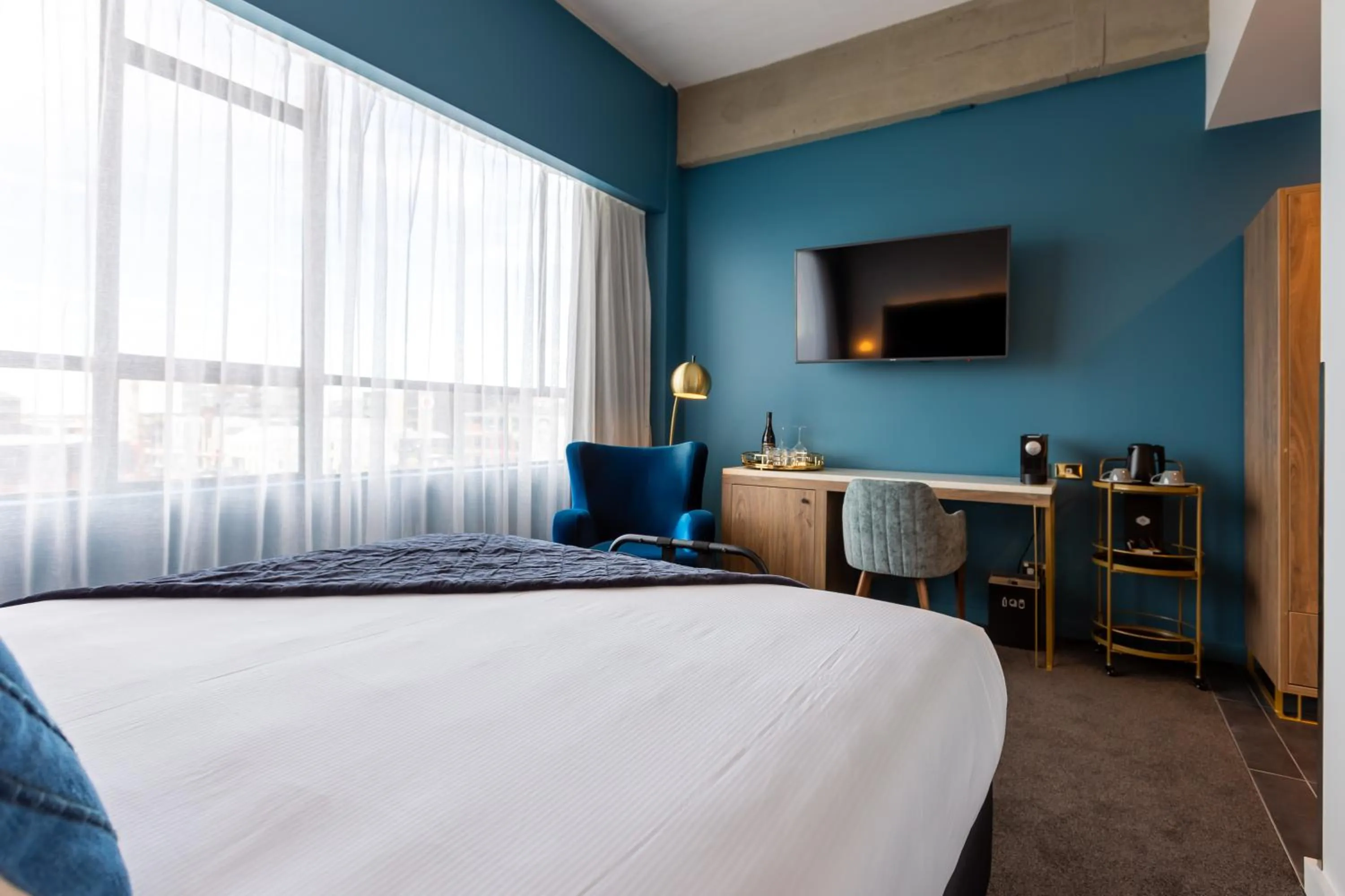 Bathroom, Bed in The Muse Christchurch Art Hotel