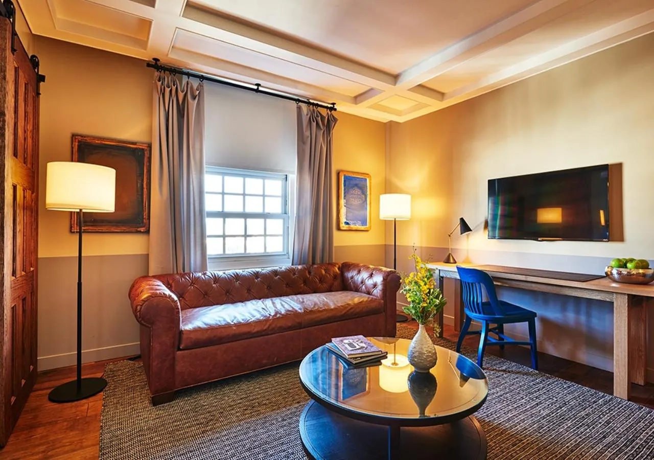 Living room in The Hollywood Roosevelt