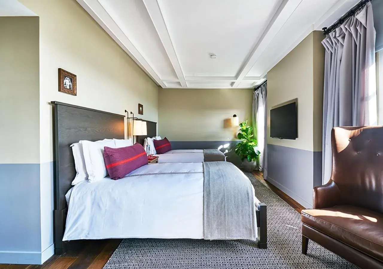 Superior Double Room with Two Double Beds in The Hollywood Roosevelt Superior Double Room with Two Double Beds in The Hollywood Roosevelt