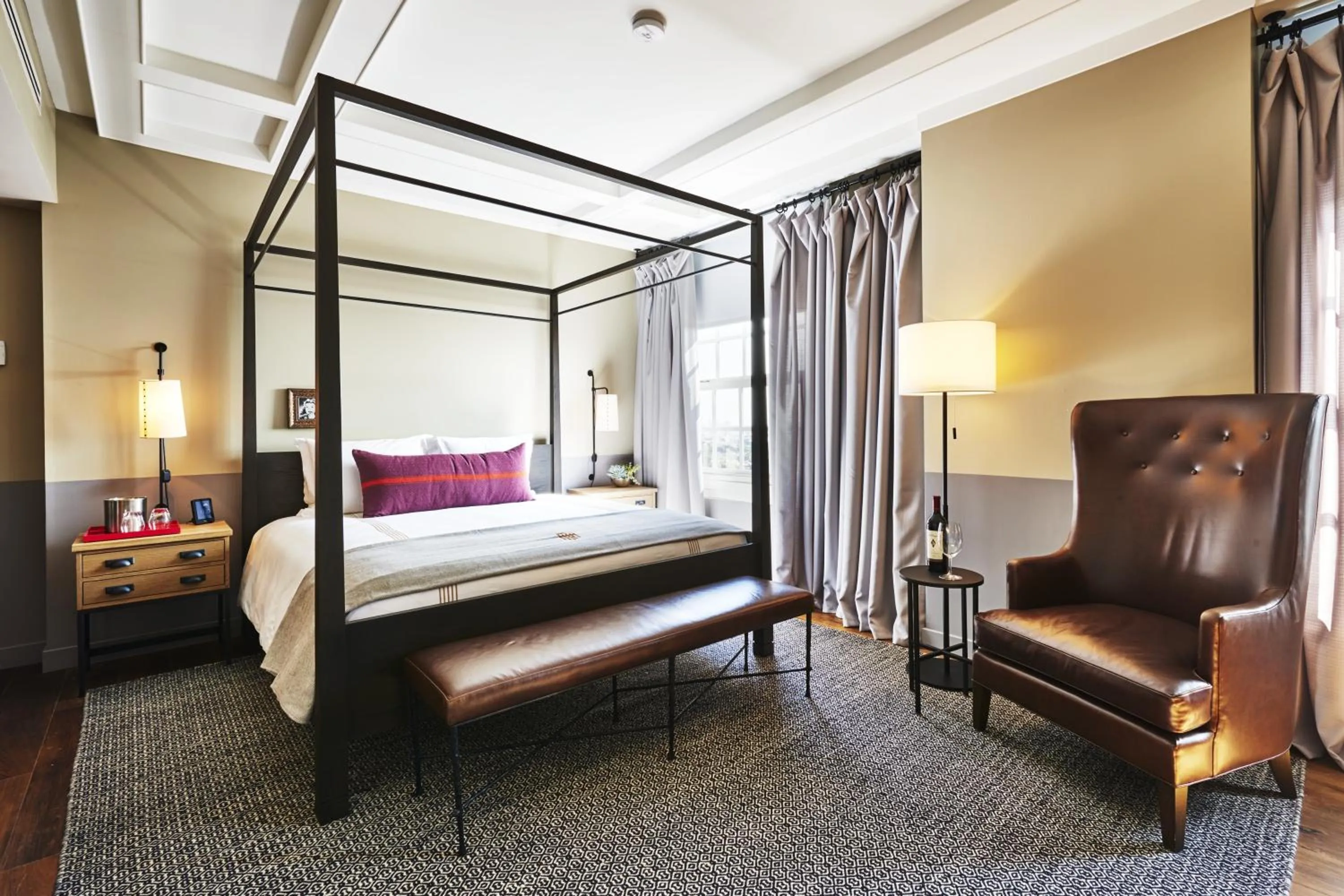 Bedroom, Bed in The Hollywood Roosevelt