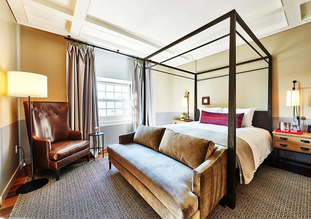 Bedroom, Bed in The Hollywood Roosevelt