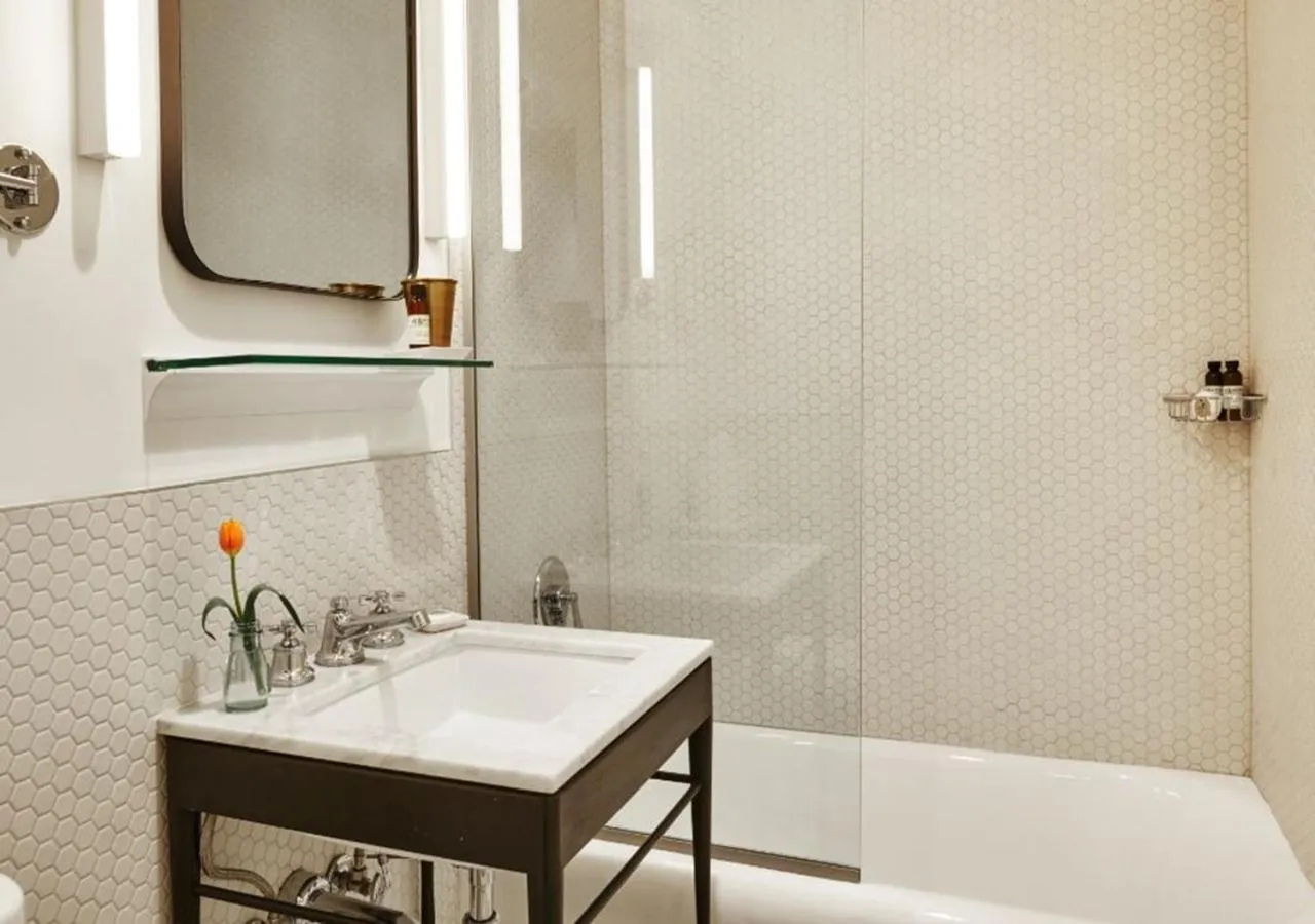 Bathroom in The Hollywood Roosevelt