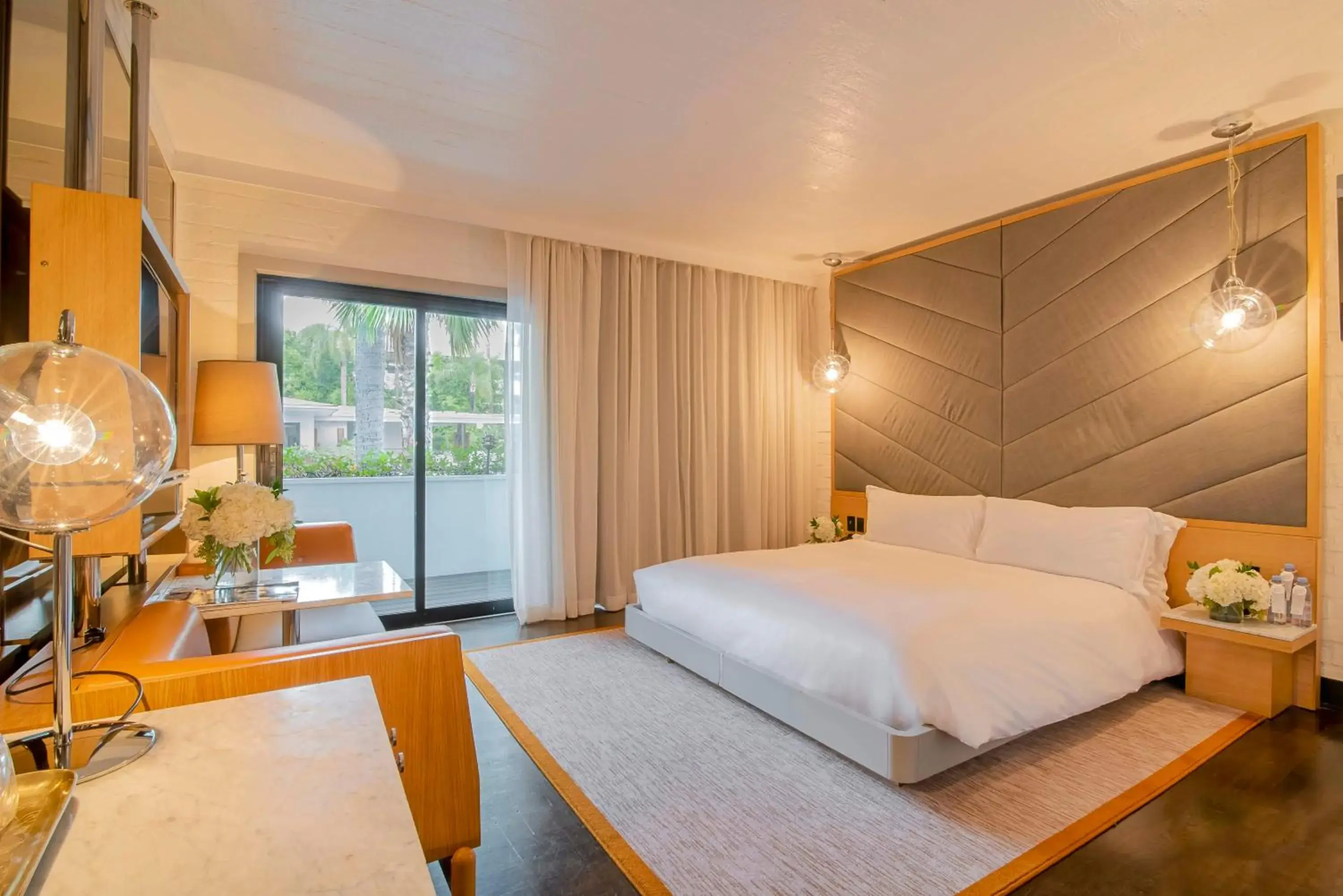 Cabana Balcony with Pool View in The Hollywood Roosevelt Cabana Balcony with Pool View in The Hollywood Roosevelt