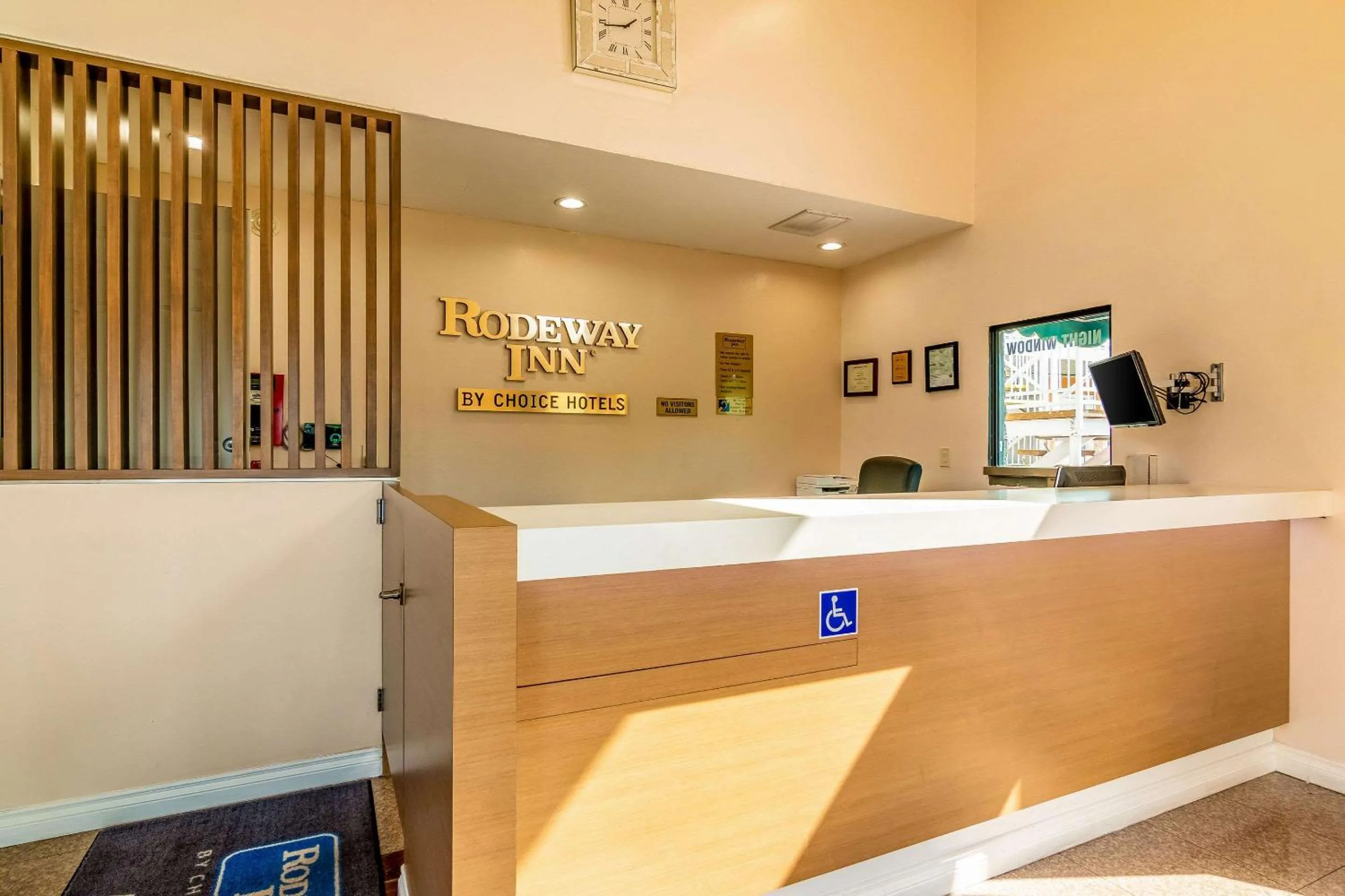 Lobby or reception in Rodeway Inn Artesia Cerritos