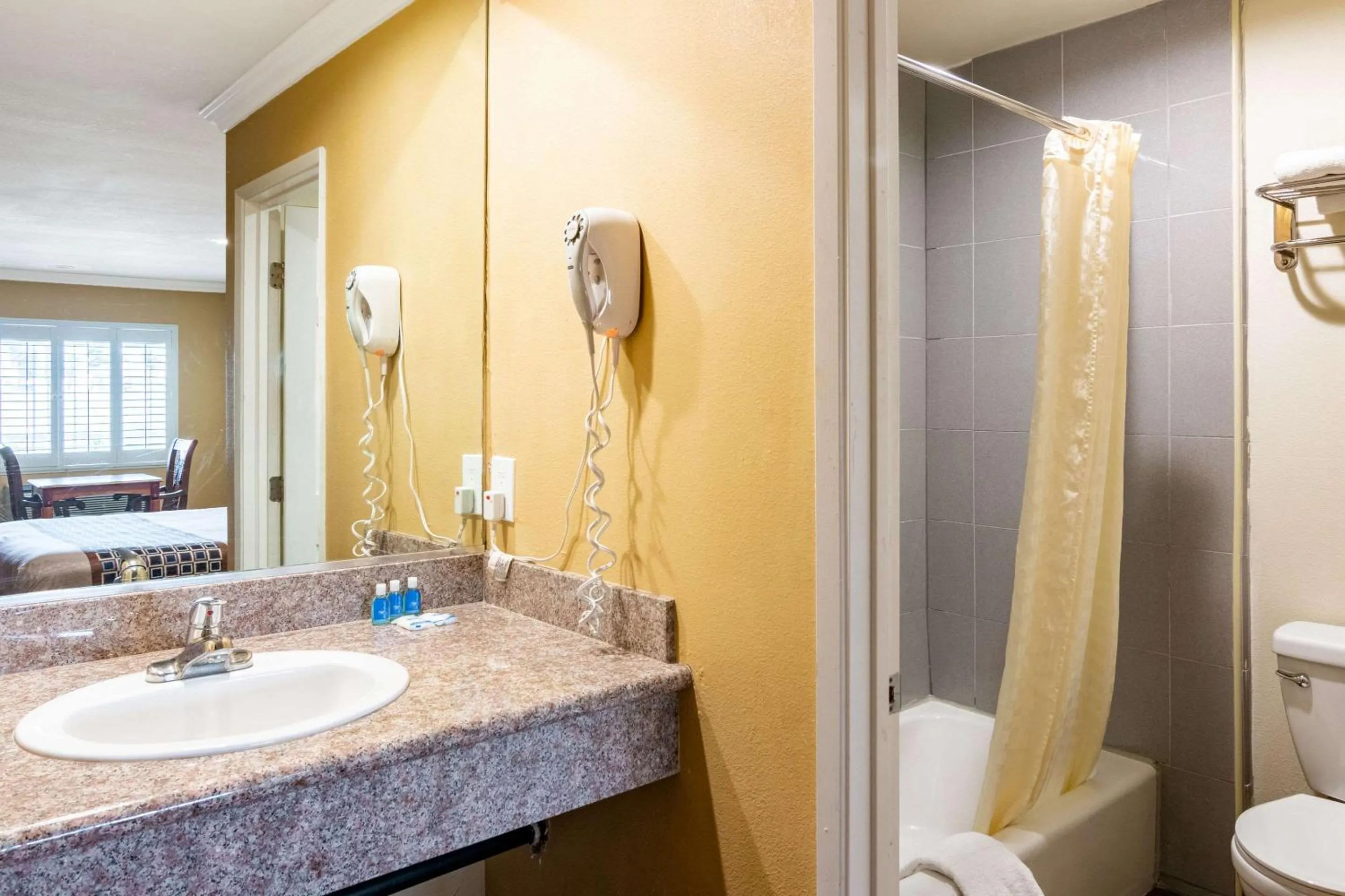 Bedroom in Rodeway Inn Artesia Cerritos