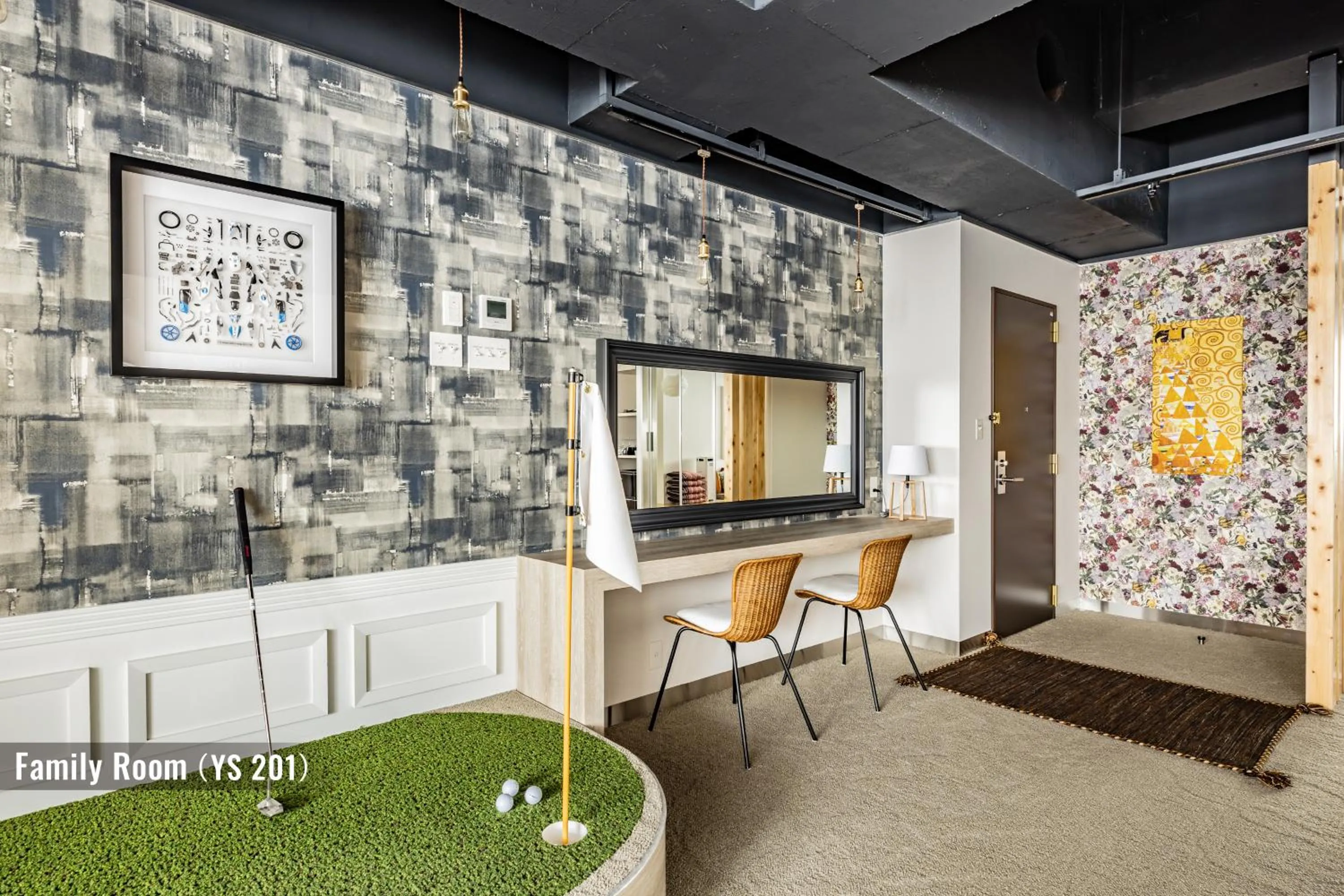 Living room in ビル泊 -Birupaku Decentralized Hotel-