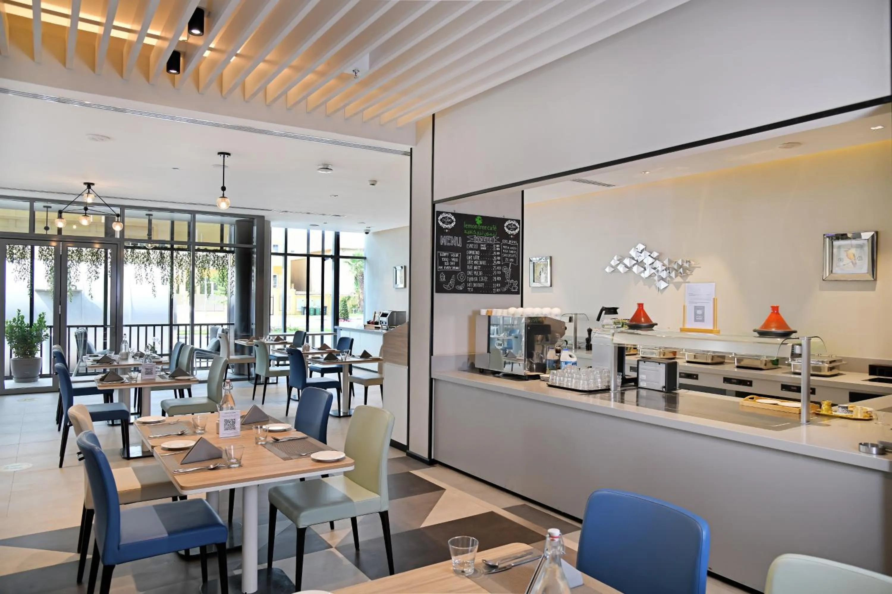 Restaurant/places to eat in Lemon Tree Hotel, Jumeirah Dubai