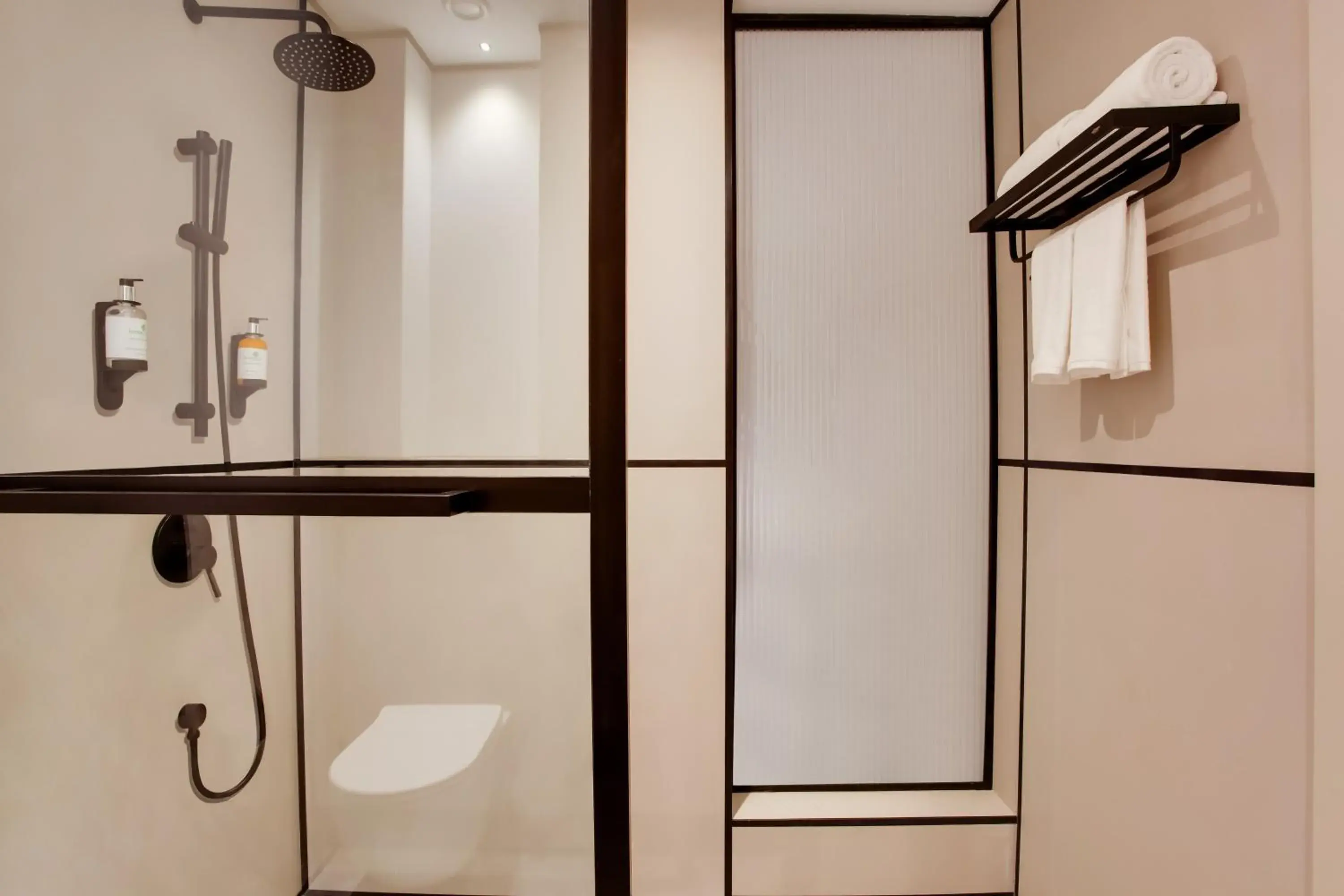 Junior Suite in Lemon Tree Hotel, Jumeirah Dubai Junior Suite in Lemon Tree Hotel, Jumeirah Dubai