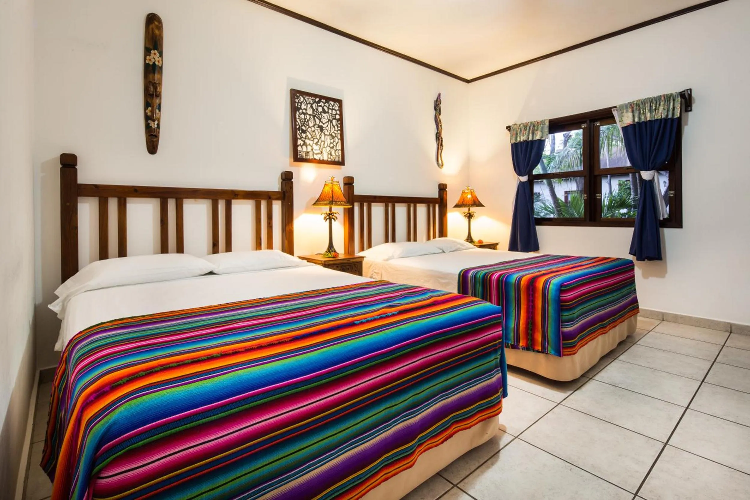 Day, Bed in Splash Inn Dive Resort & Villas